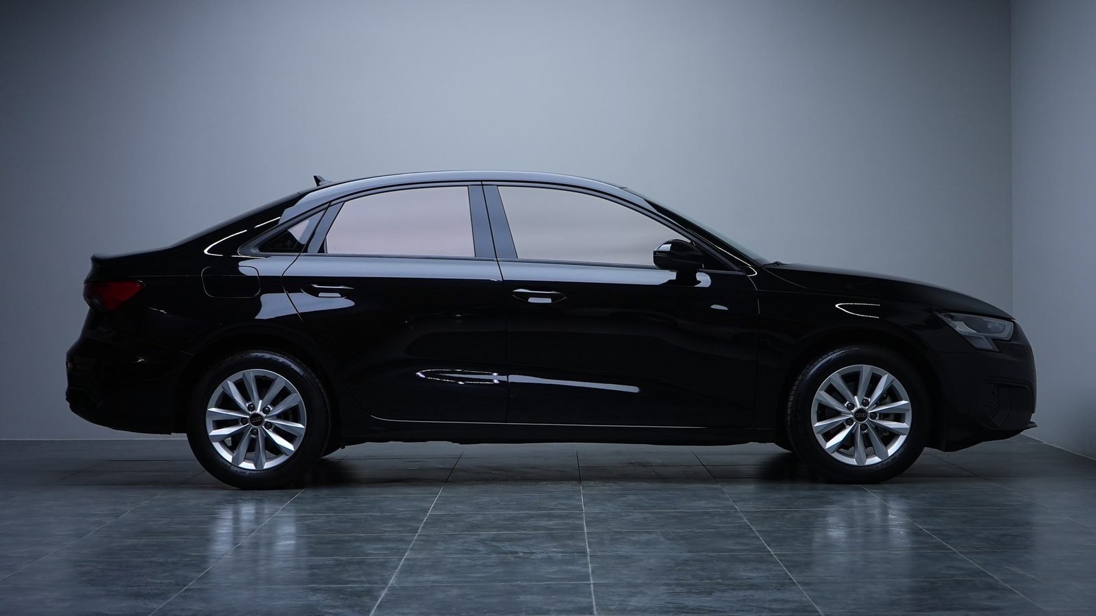 Аренда Audi A3 в Дубае — фото 3