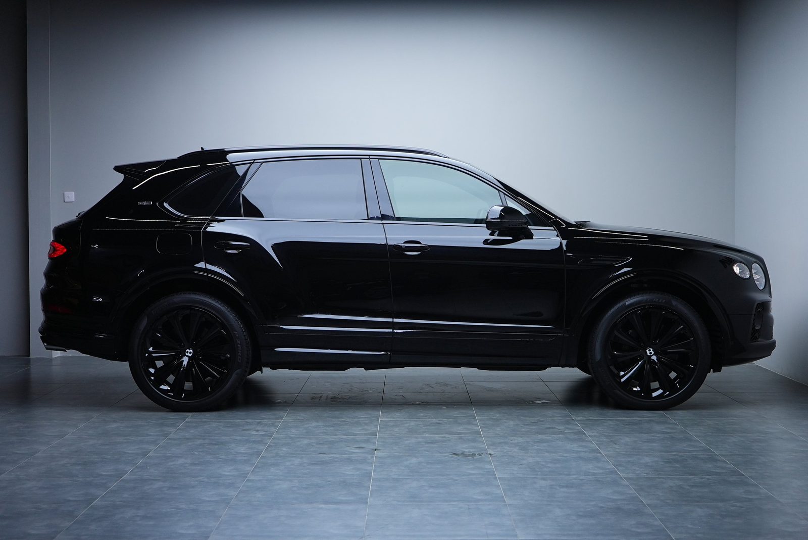 Аренда Bentley Bentayga в Дубае — фото 3