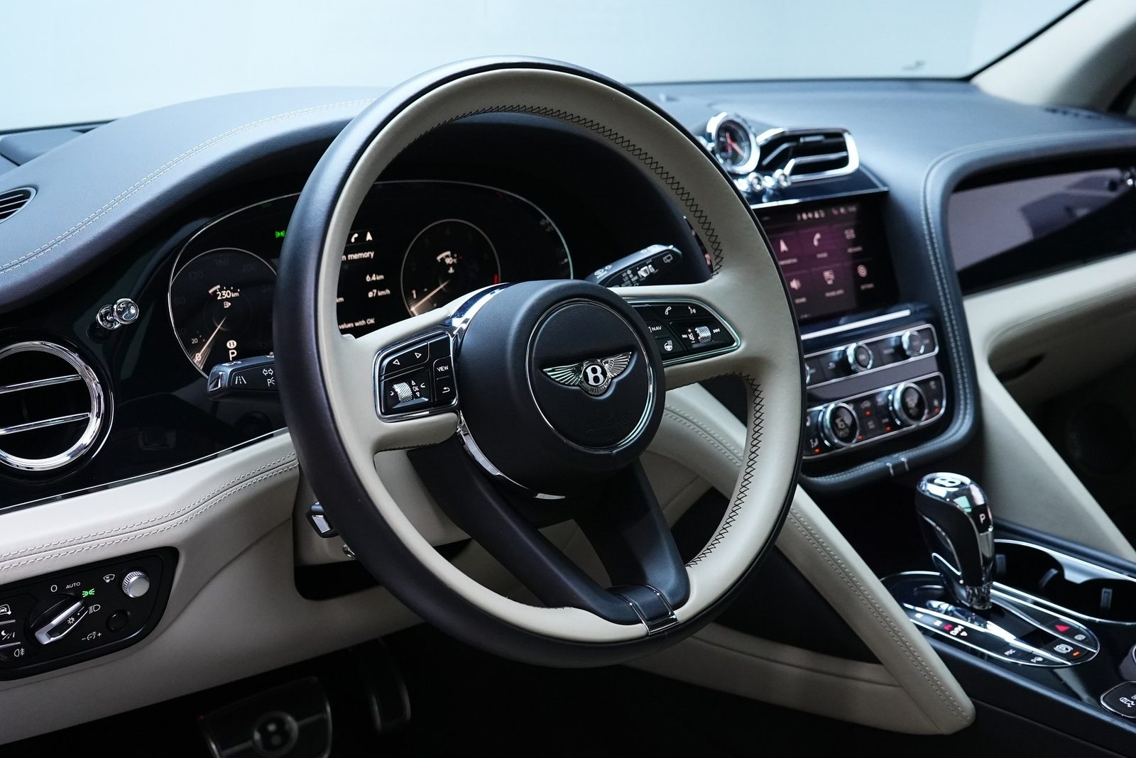 Аренда Bentley Bentayga в Дубае — фото 6
