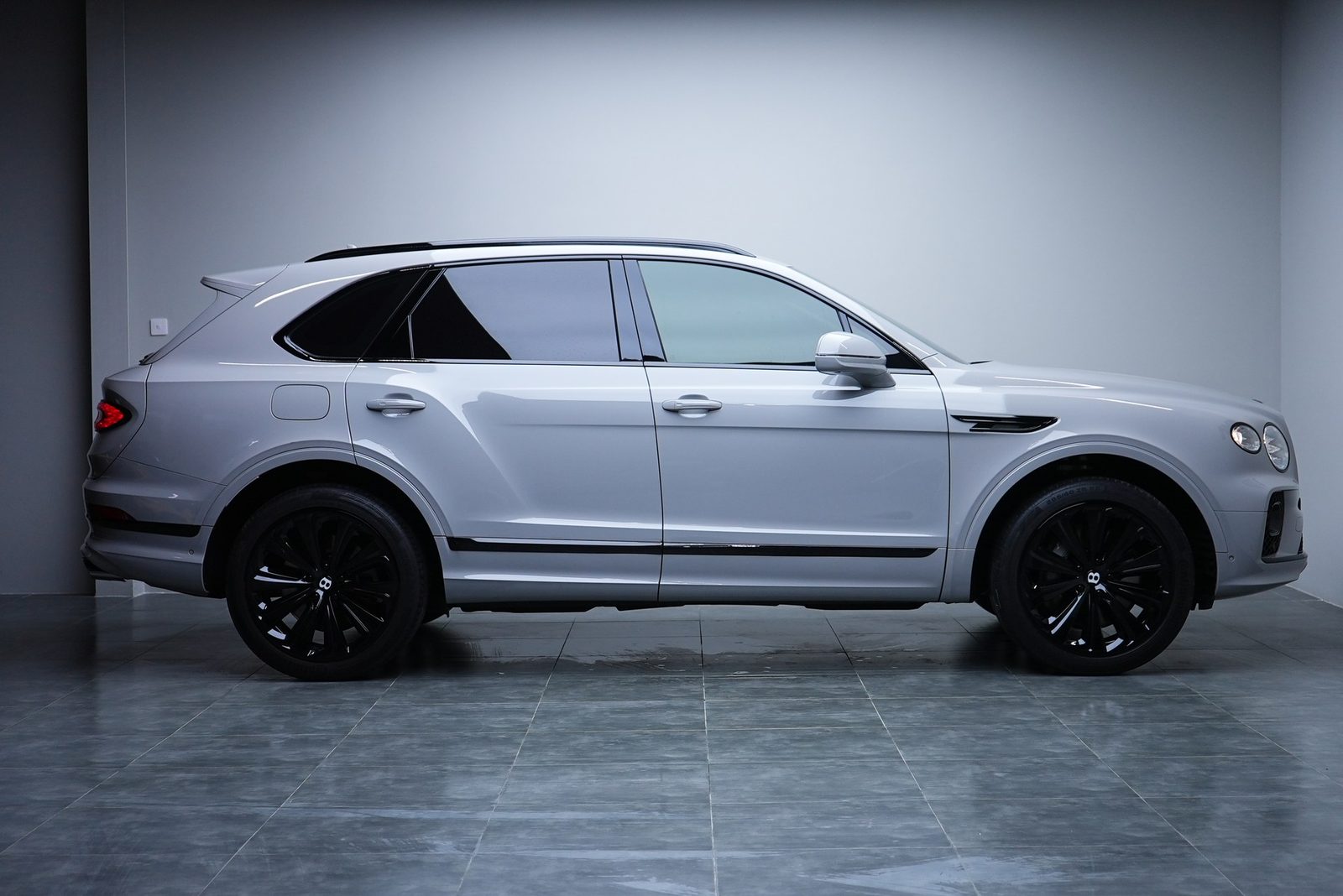 Аренда Bentley Bentayga в Дубае — фото 3