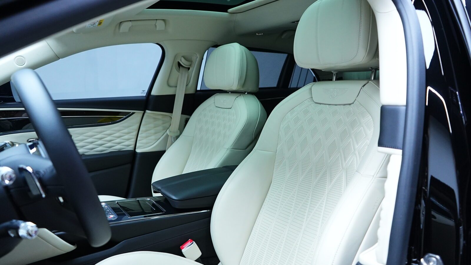 Аренда Bentley Flying Spur в Дубае — фото 7