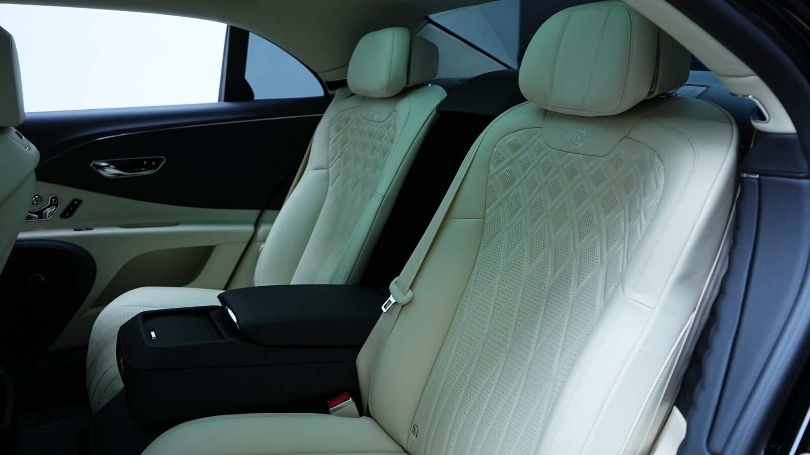 Аренда Bentley Flying Spur в Дубае — фото 8