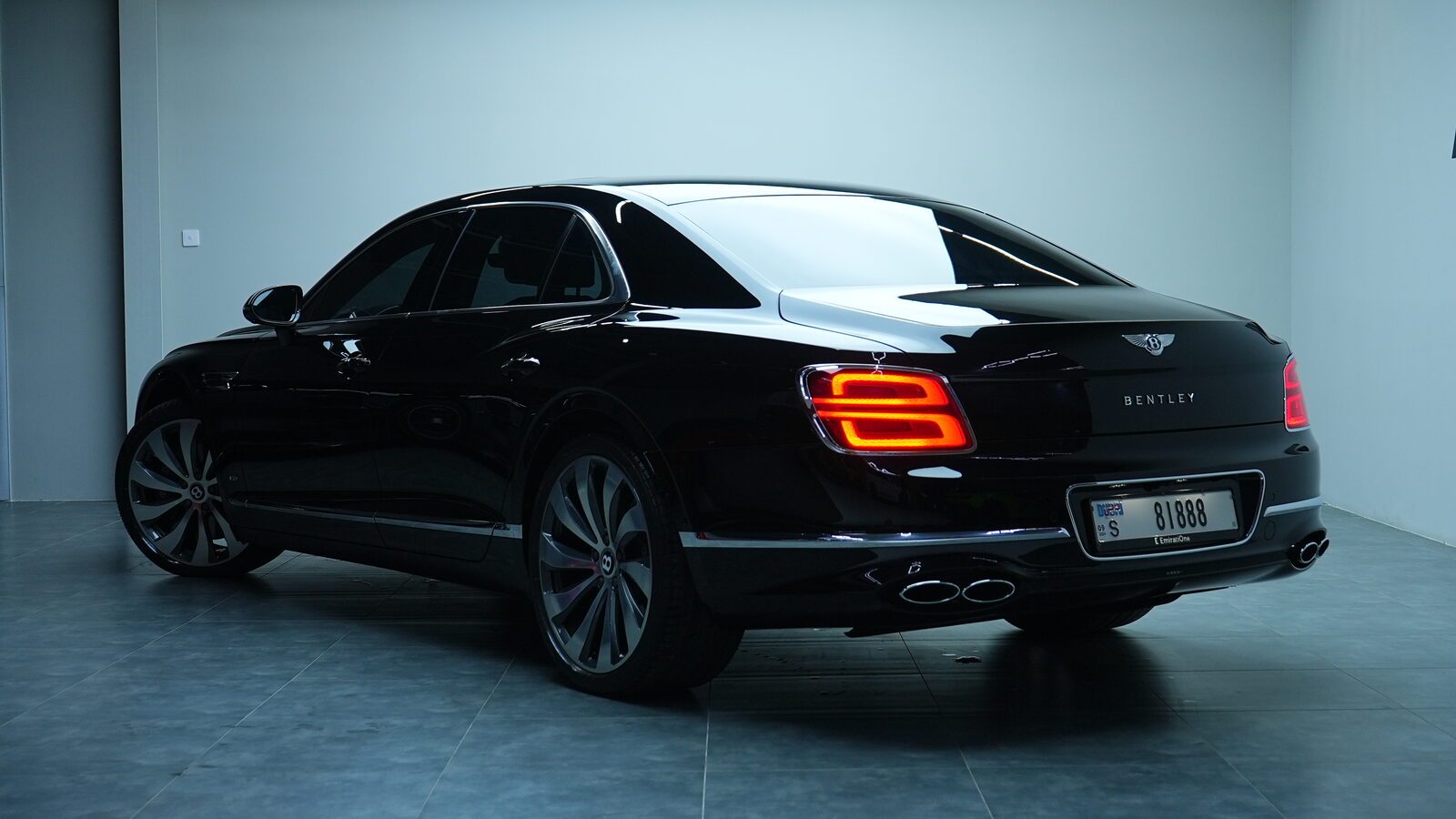 Аренда Bentley Flying Spur в Дубае — фото 2