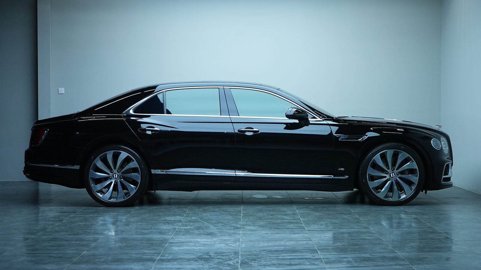 Аренда Bentley Flying Spur в Дубае — фото 3