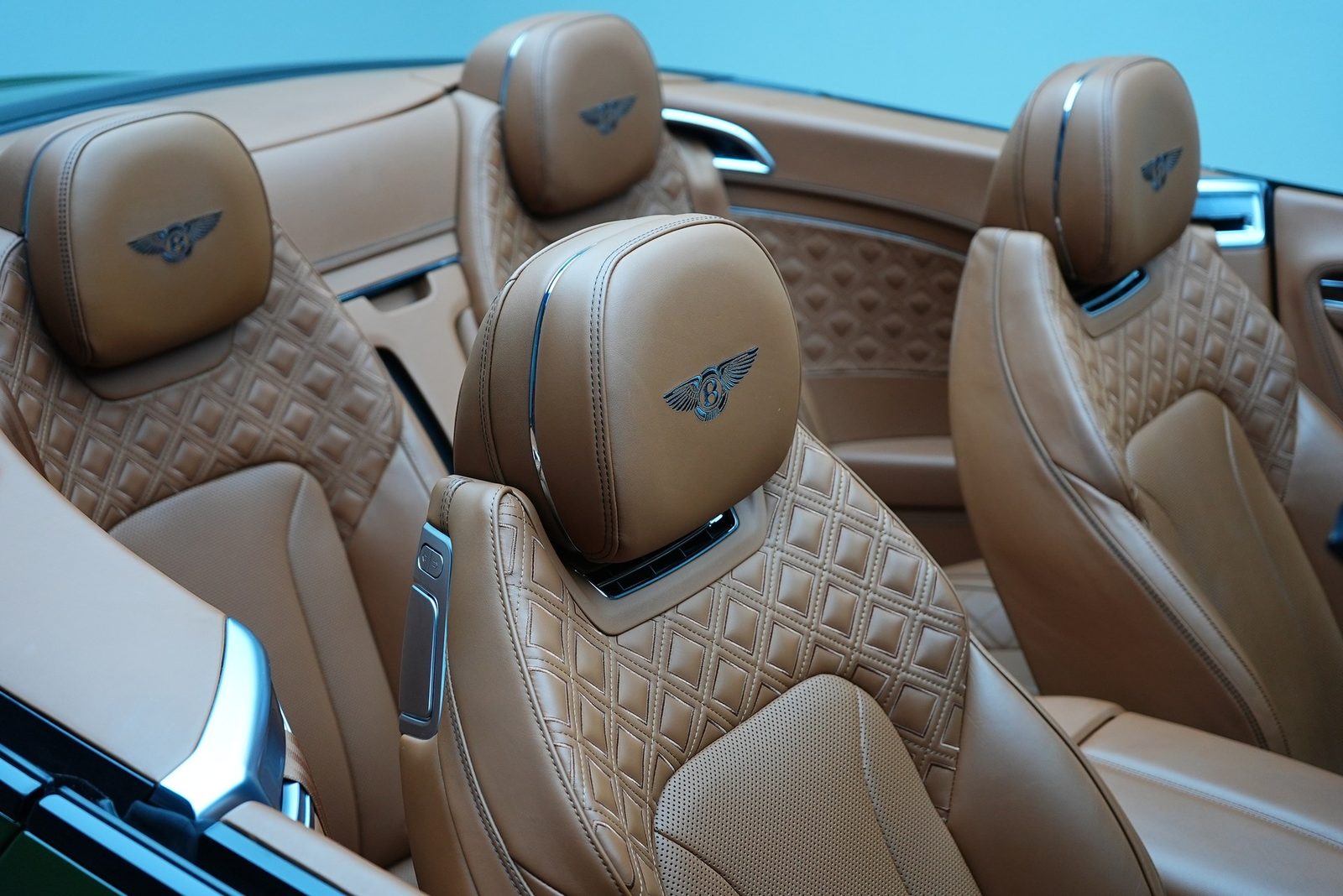 Аренда Bentley Continental GTC в Дубае — фото 8
