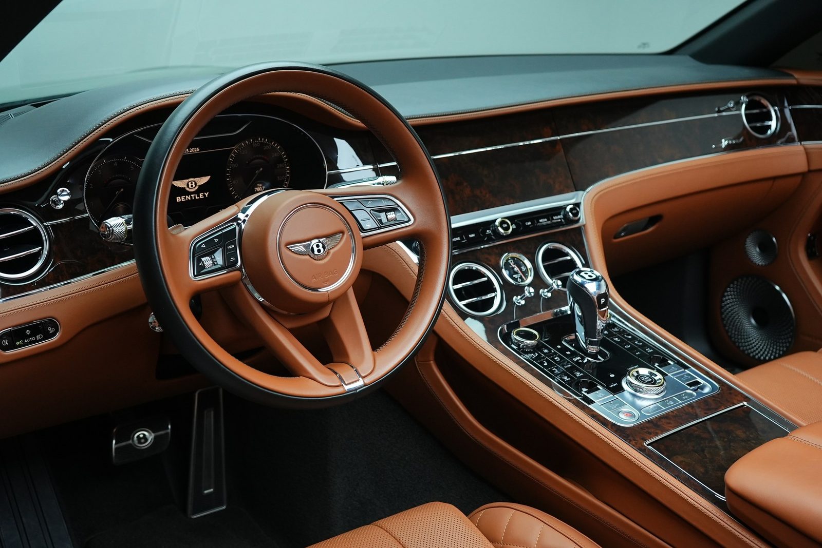 Аренда Bentley Continental GTC в Дубае — фото 6