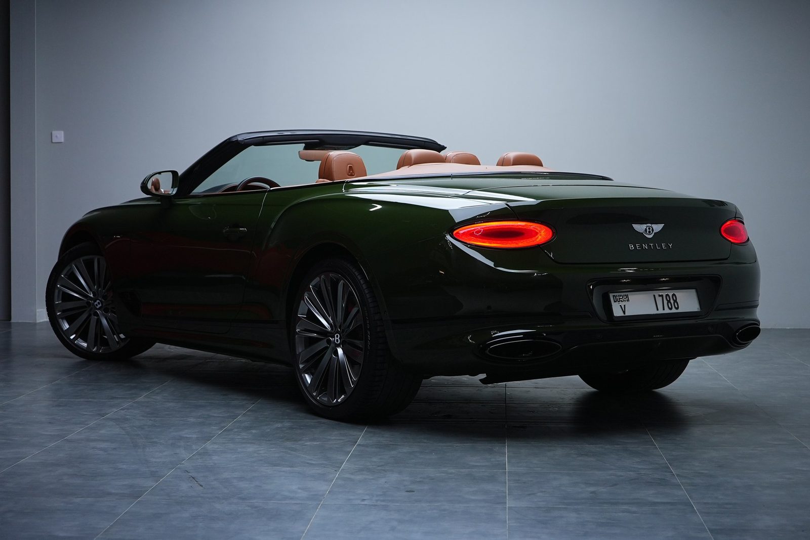 Аренда Bentley Continental GTC в Дубае — фото 2