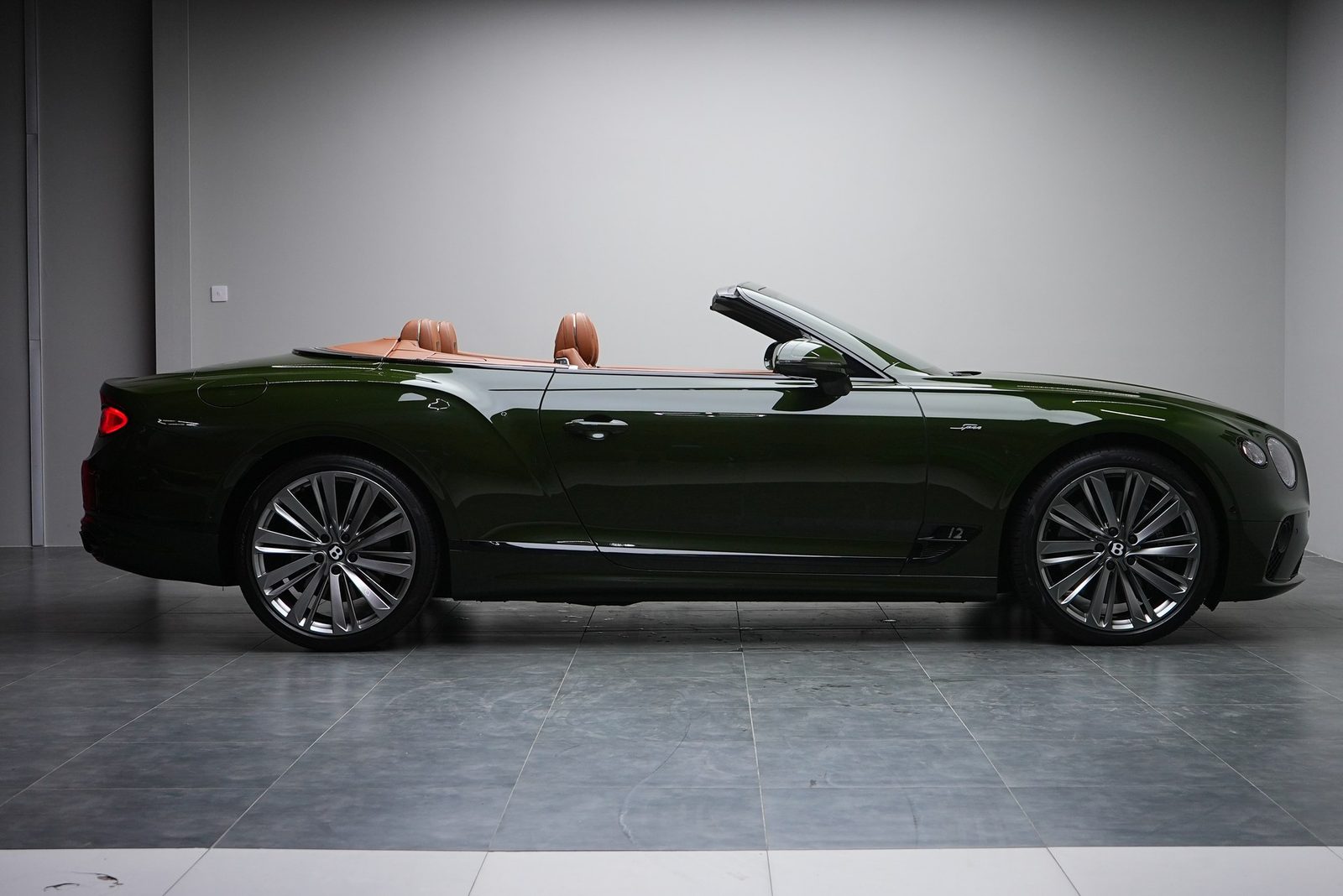 Аренда Bentley Continental GTC в Дубае — фото 3