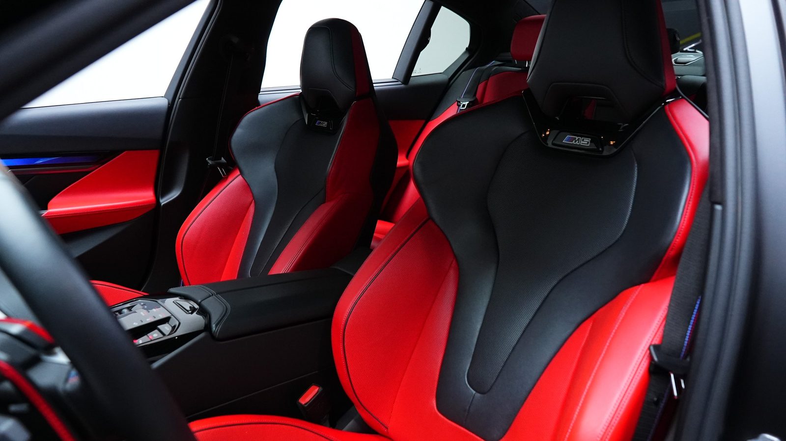 Аренда BMW M5 в Дубае — фото 7