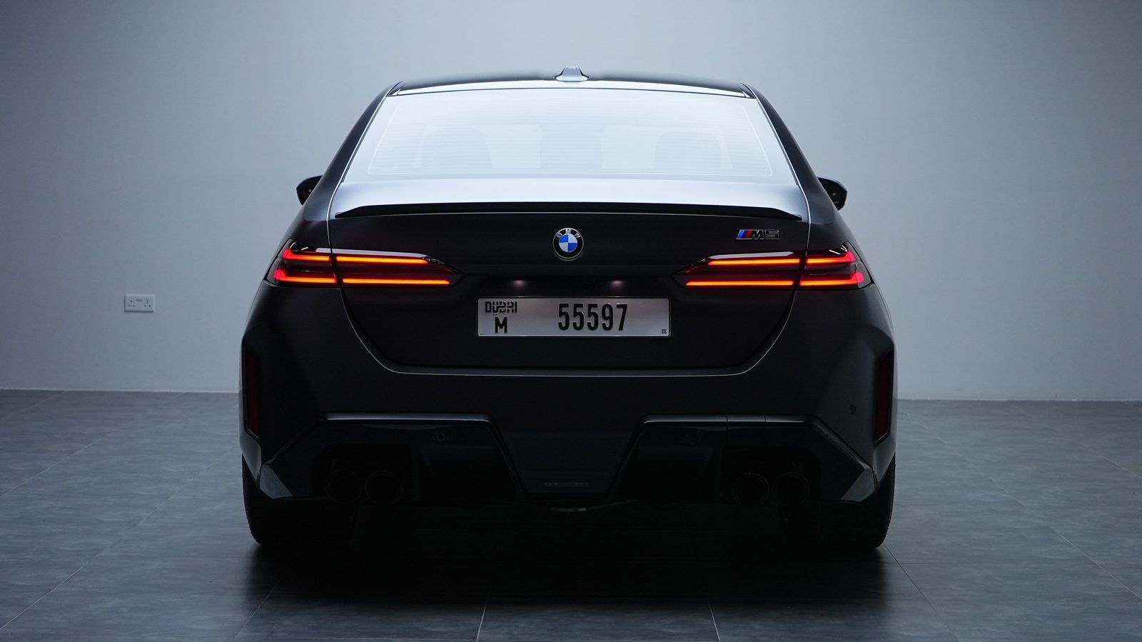 Аренда BMW M5 в Дубае — фото 5