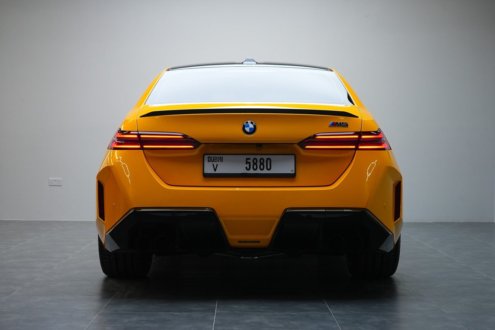 Аренда BMW M5 в Дубае — фото 5