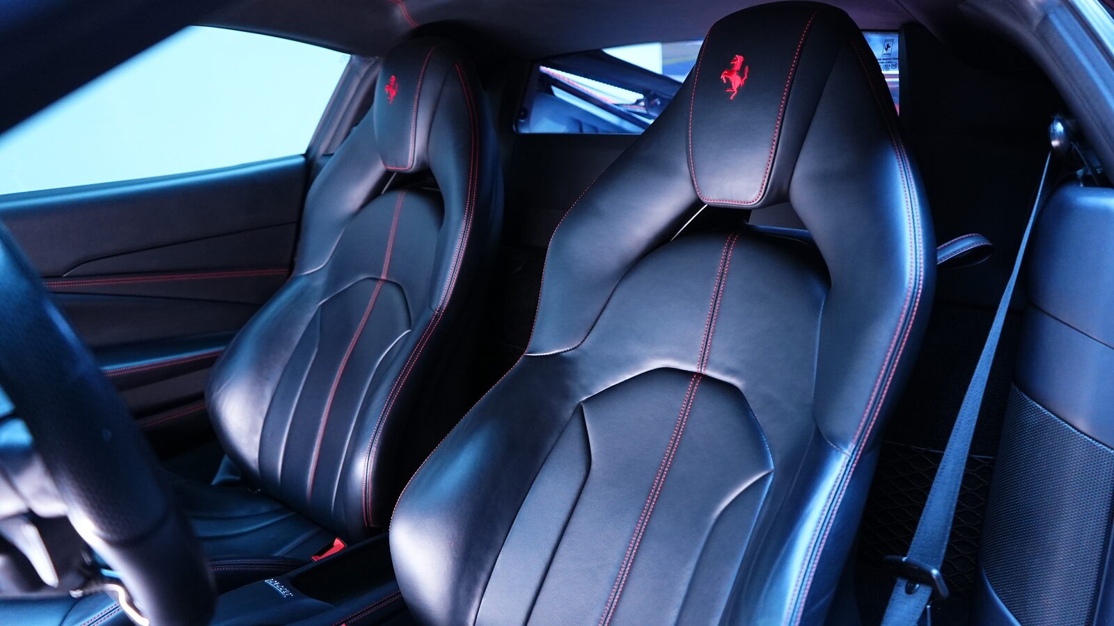 Аренда Ferrari F8 Tributo в Дубае — фото 7