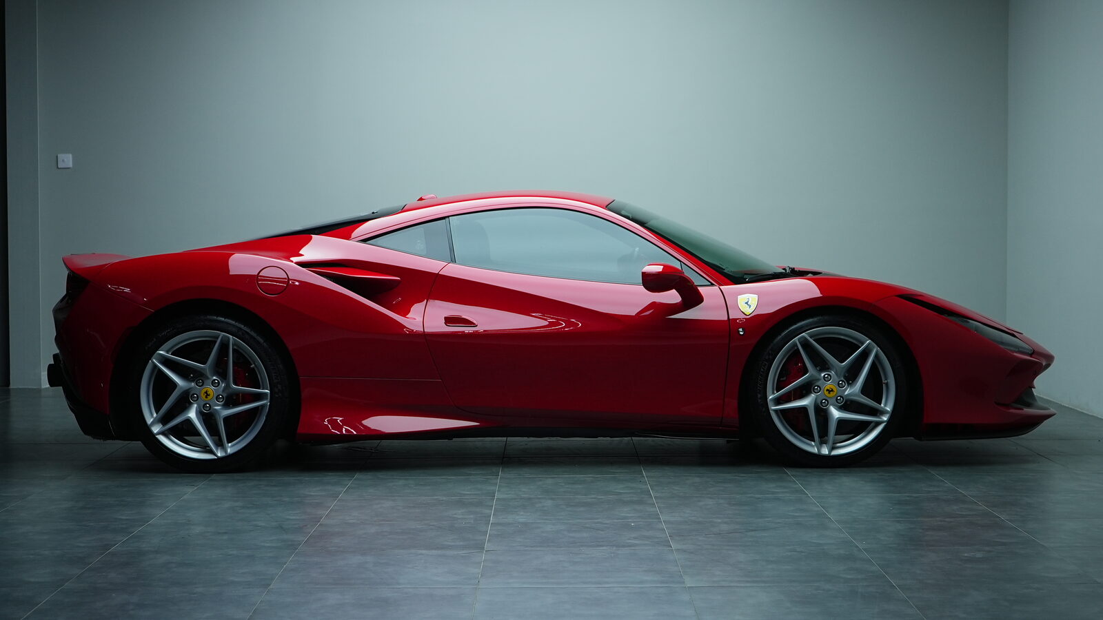 Аренда Ferrari F8 Tributo в Дубае — фото 3