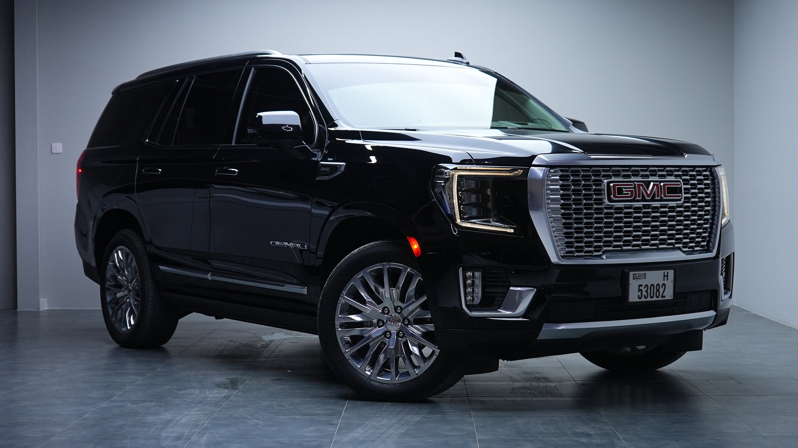 Аренда GMC Yukon Denali в Дубае — фото 1