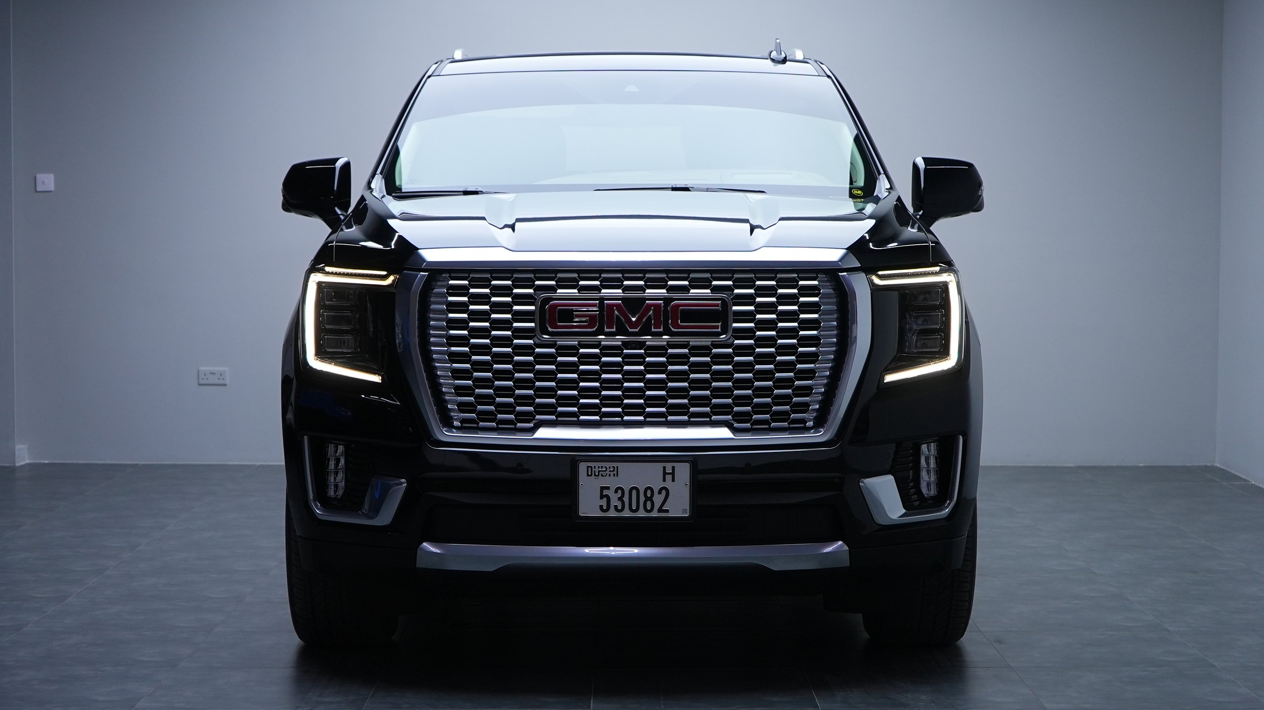 Аренда GMC Yukon Denali в Дубае — фото 4