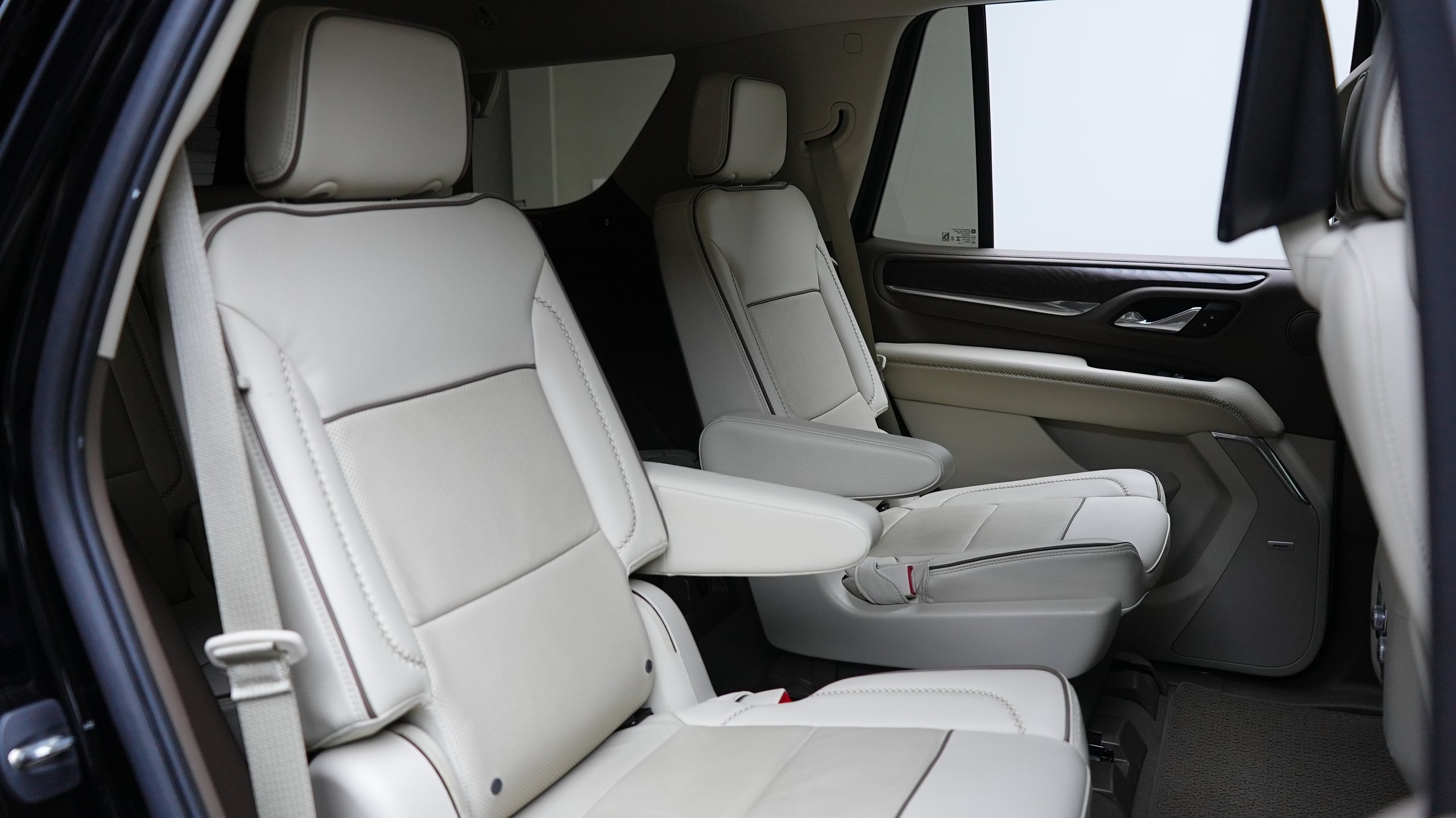Аренда GMC Yukon Denali в Дубае — фото 8