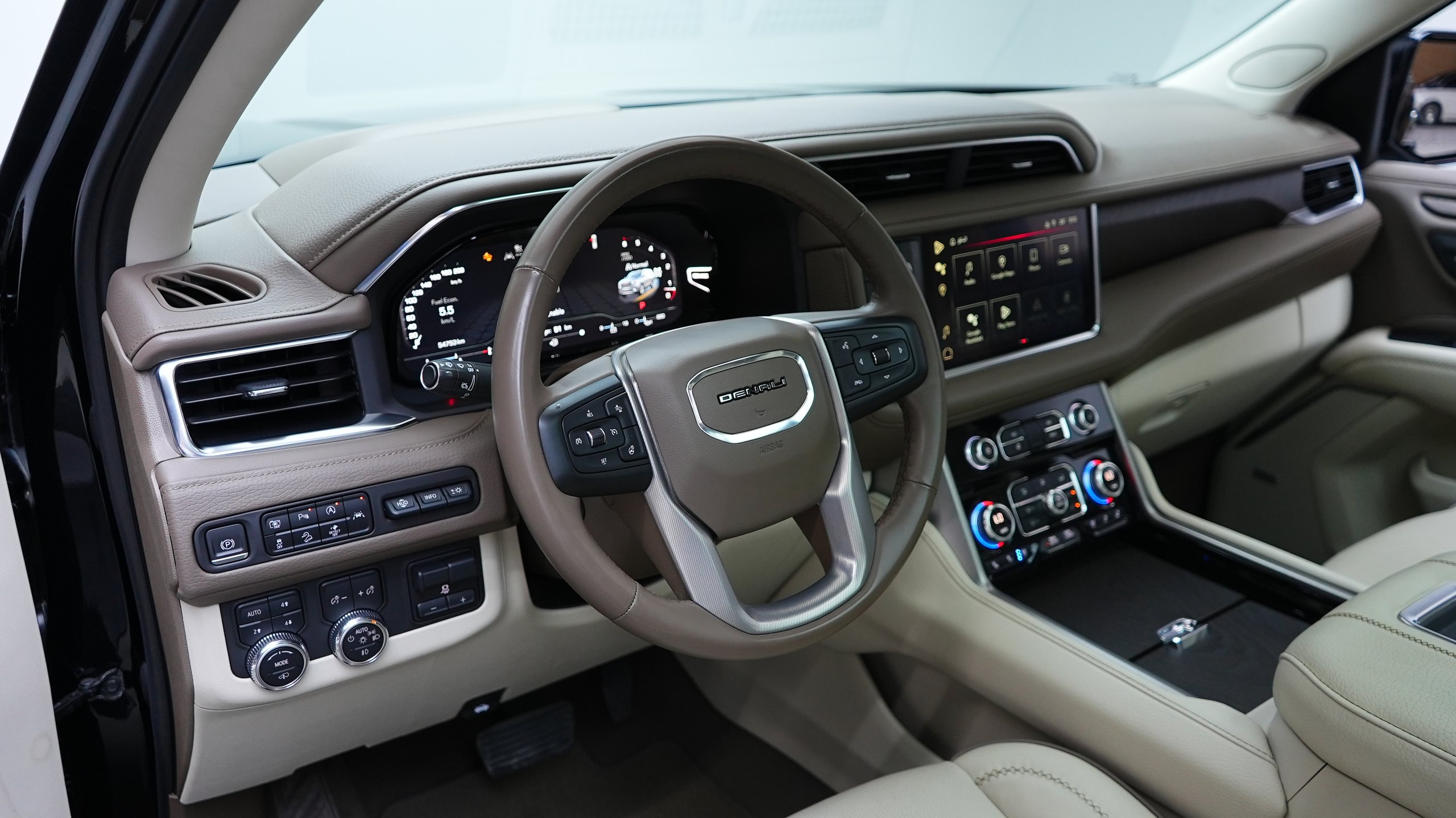 Аренда GMC Yukon Denali в Дубае — фото 6