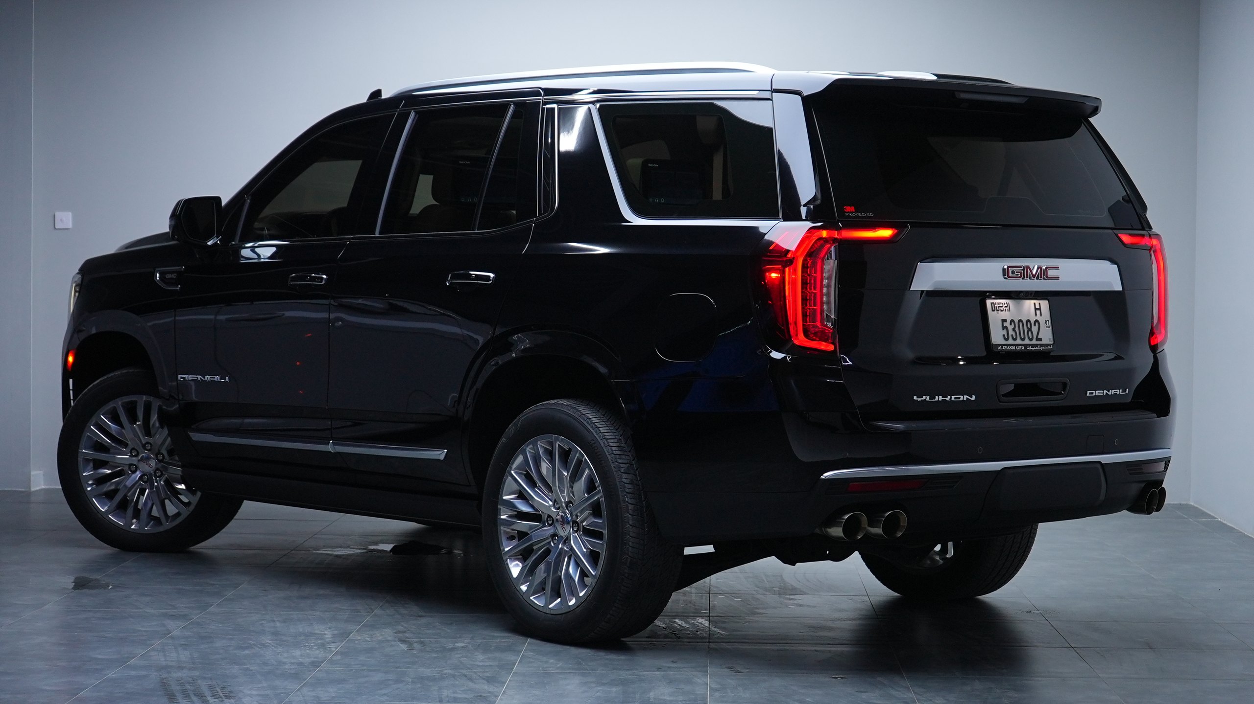 Аренда GMC Yukon Denali в Дубае — фото 2