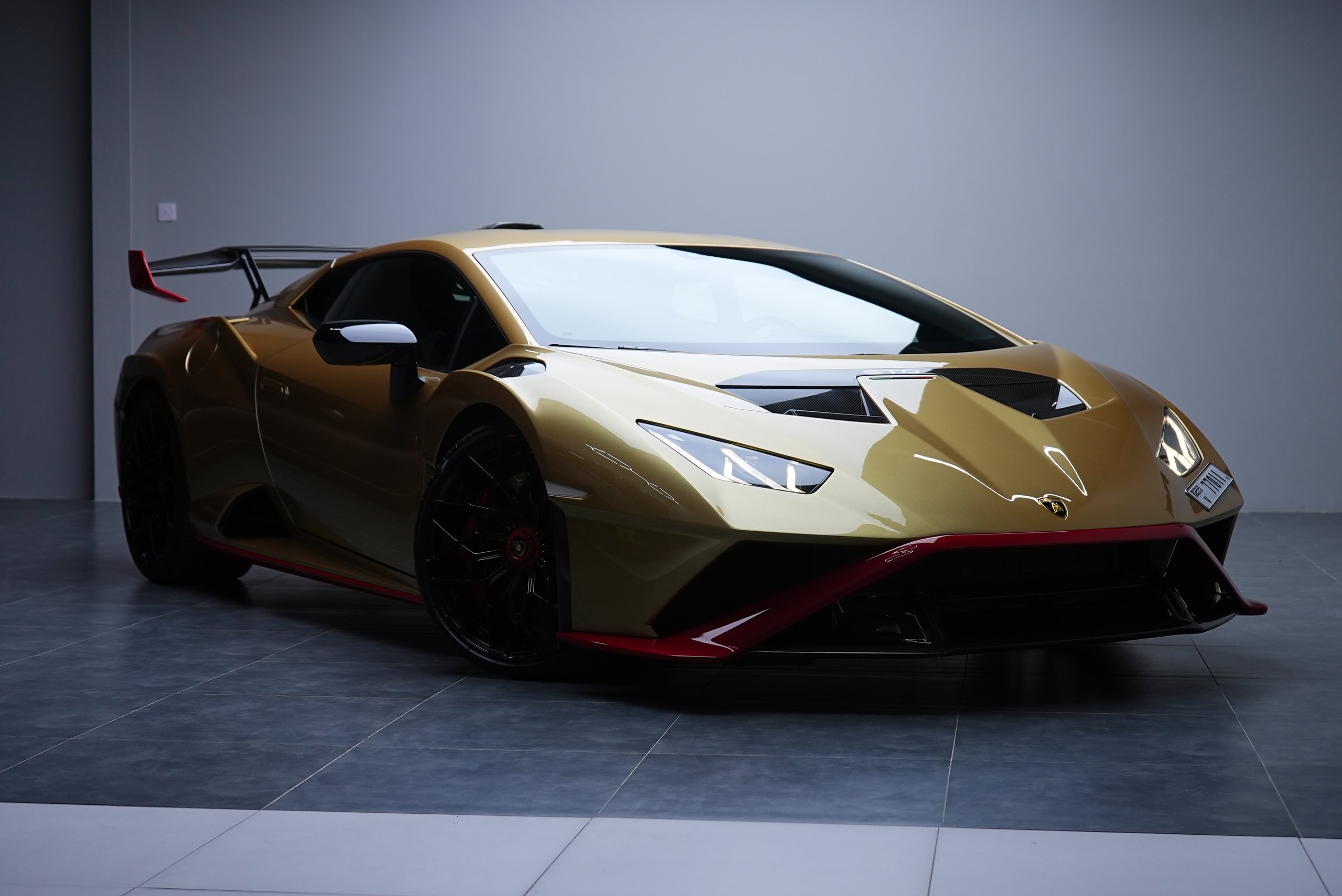 Аренда Lamborghini Huracan STO в Дубае — фото 1