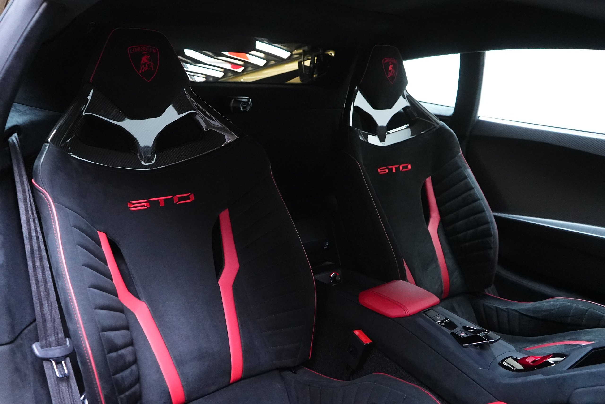Аренда Lamborghini Huracan STO в Дубае — фото 7