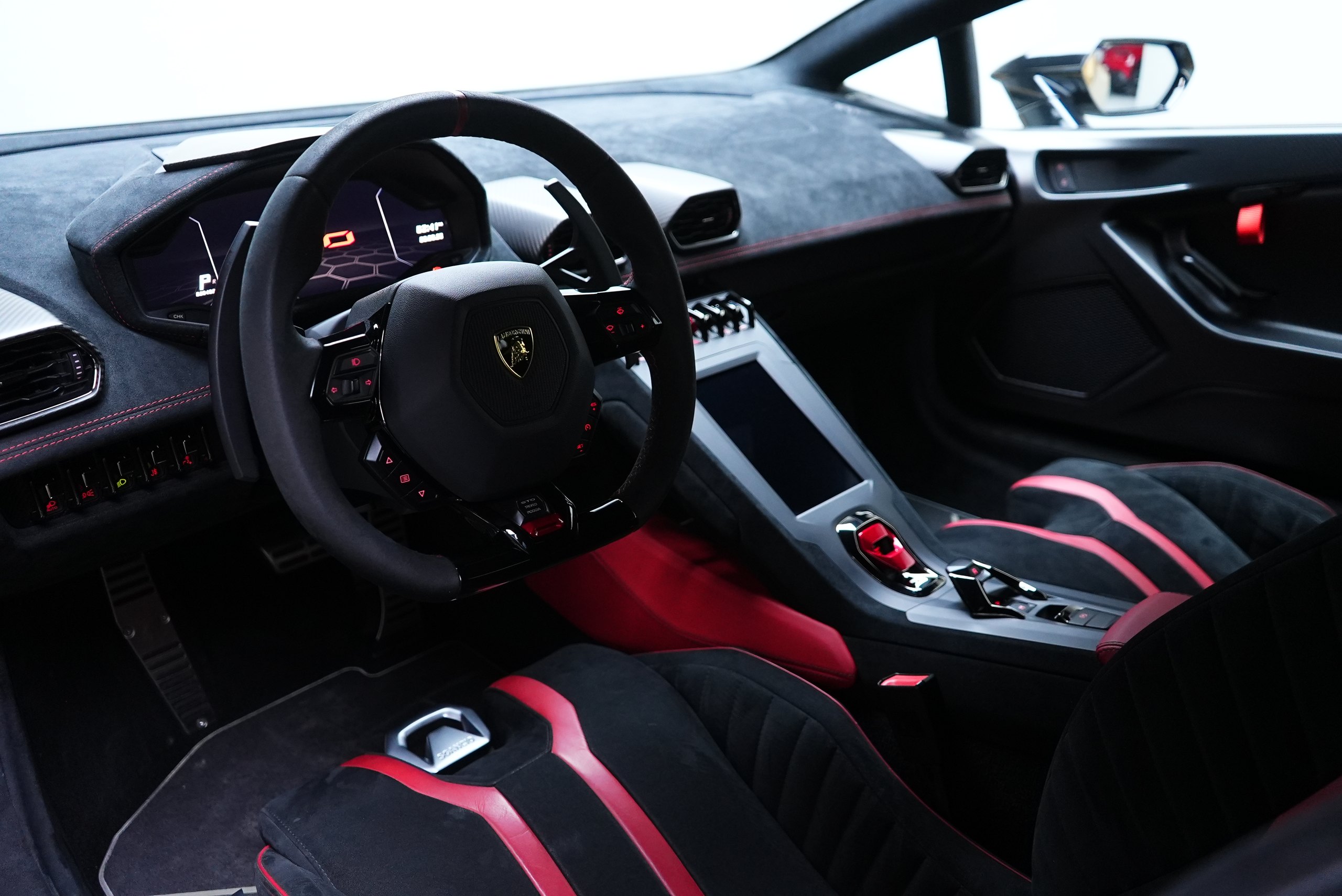 Аренда Lamborghini Huracan STO в Дубае — фото 6