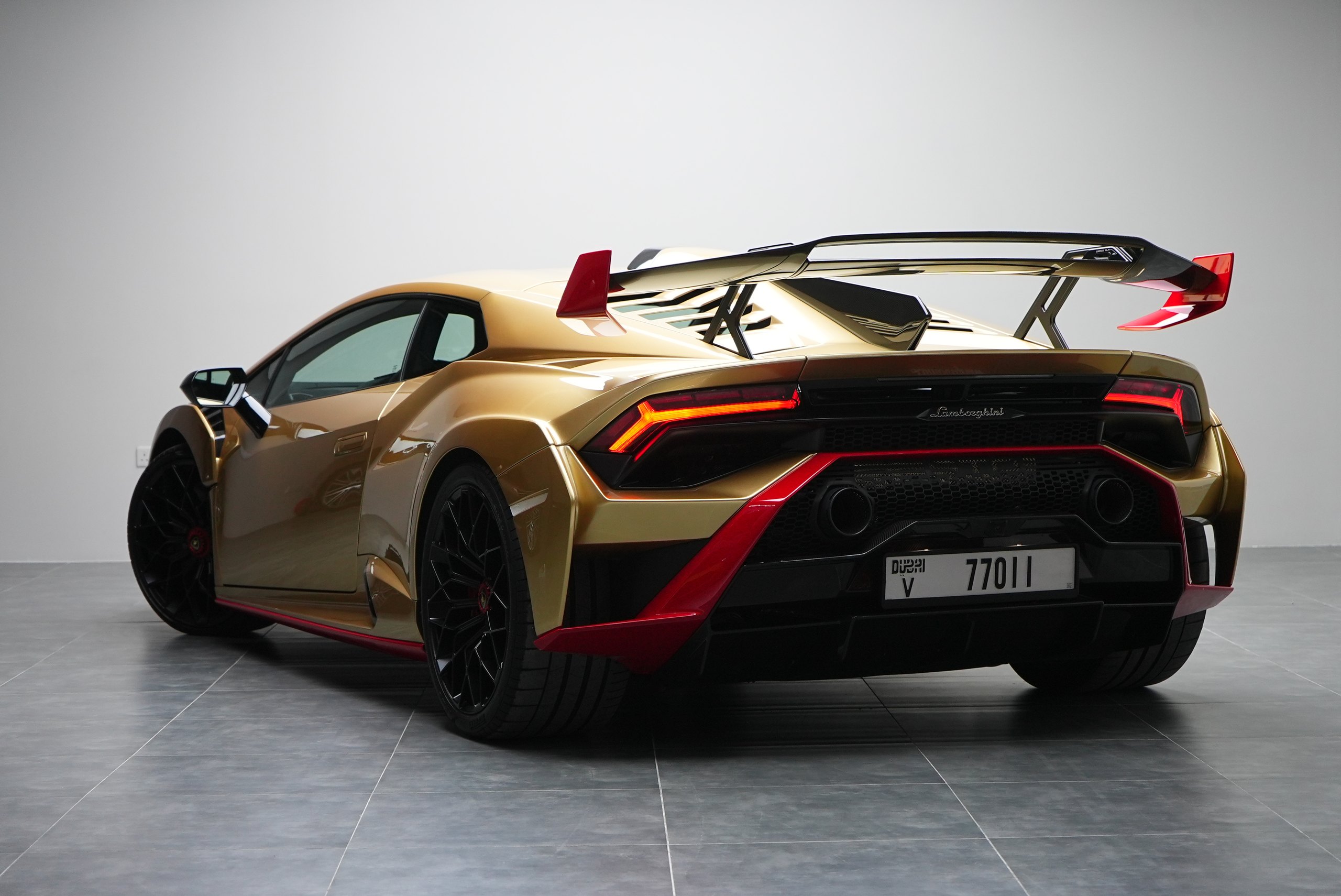 Аренда Lamborghini Huracan STO в Дубае — фото 2