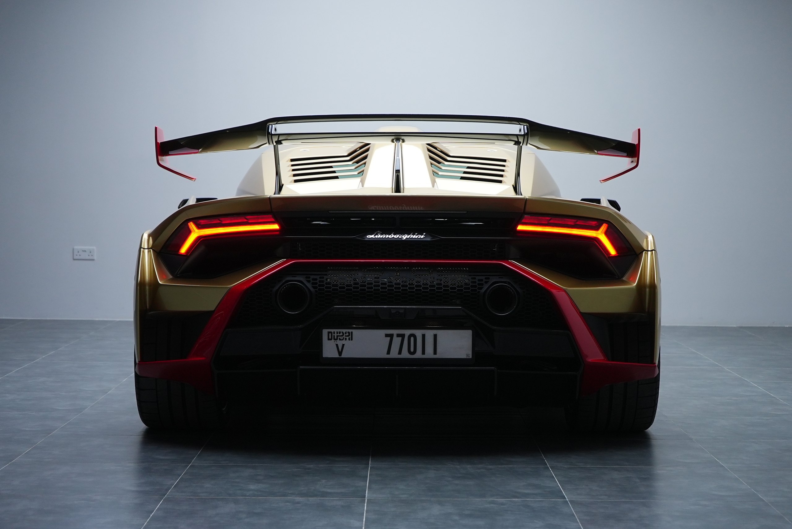 Аренда Lamborghini Huracan STO в Дубае — фото 5