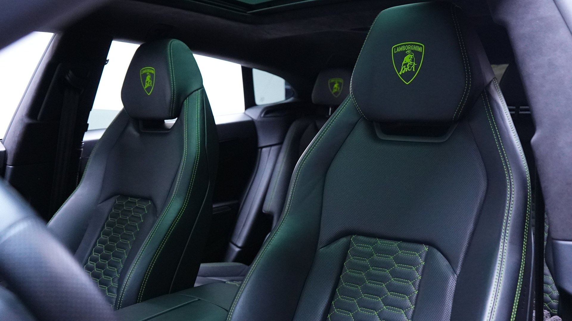 Аренда Lamborghini Urus Mansory в Дубае — фото 7
