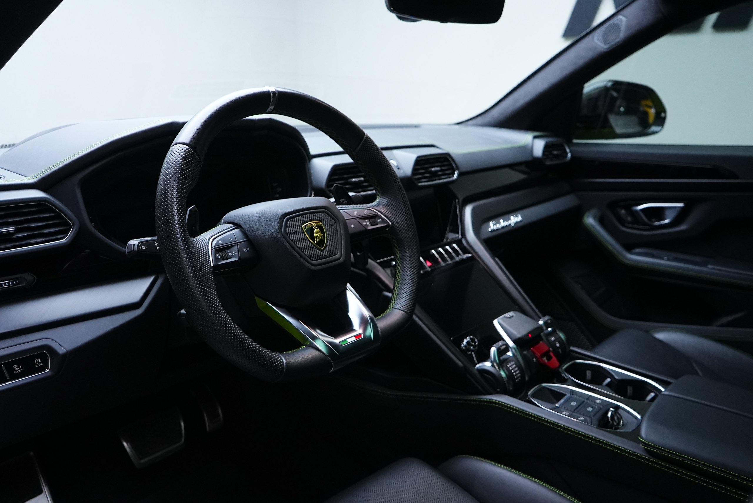 Аренда Lamborghini Urus Mansory в Дубае — фото 8