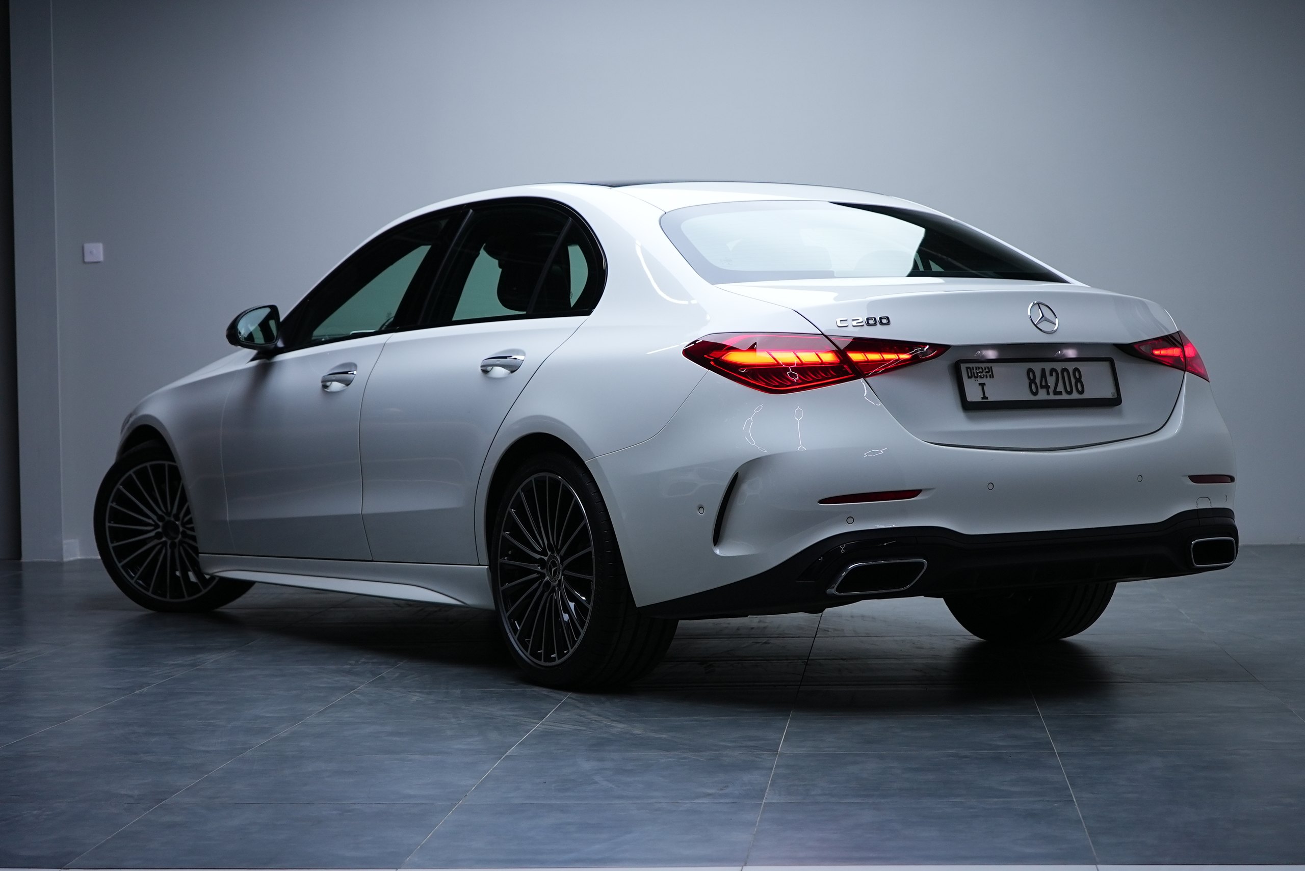 Аренда Mercedes C200 в Дубае — фото 2