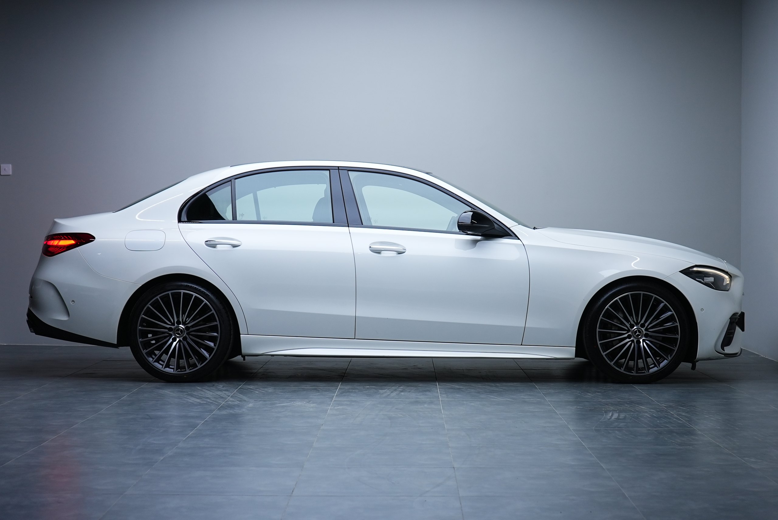 Аренда Mercedes C200 в Дубае — фото 3