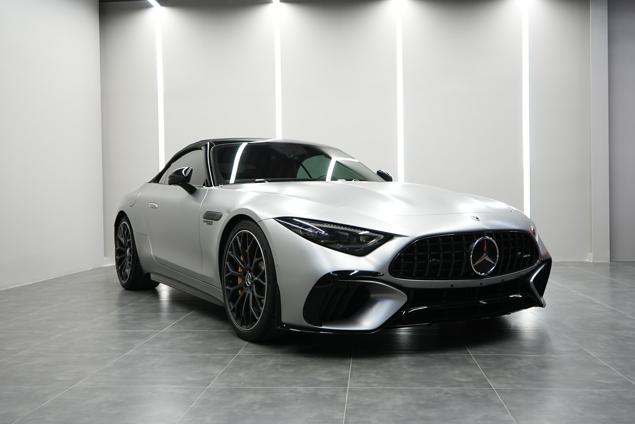 Аренда Mercedes SL 63 AMG в Дубае — фото 1