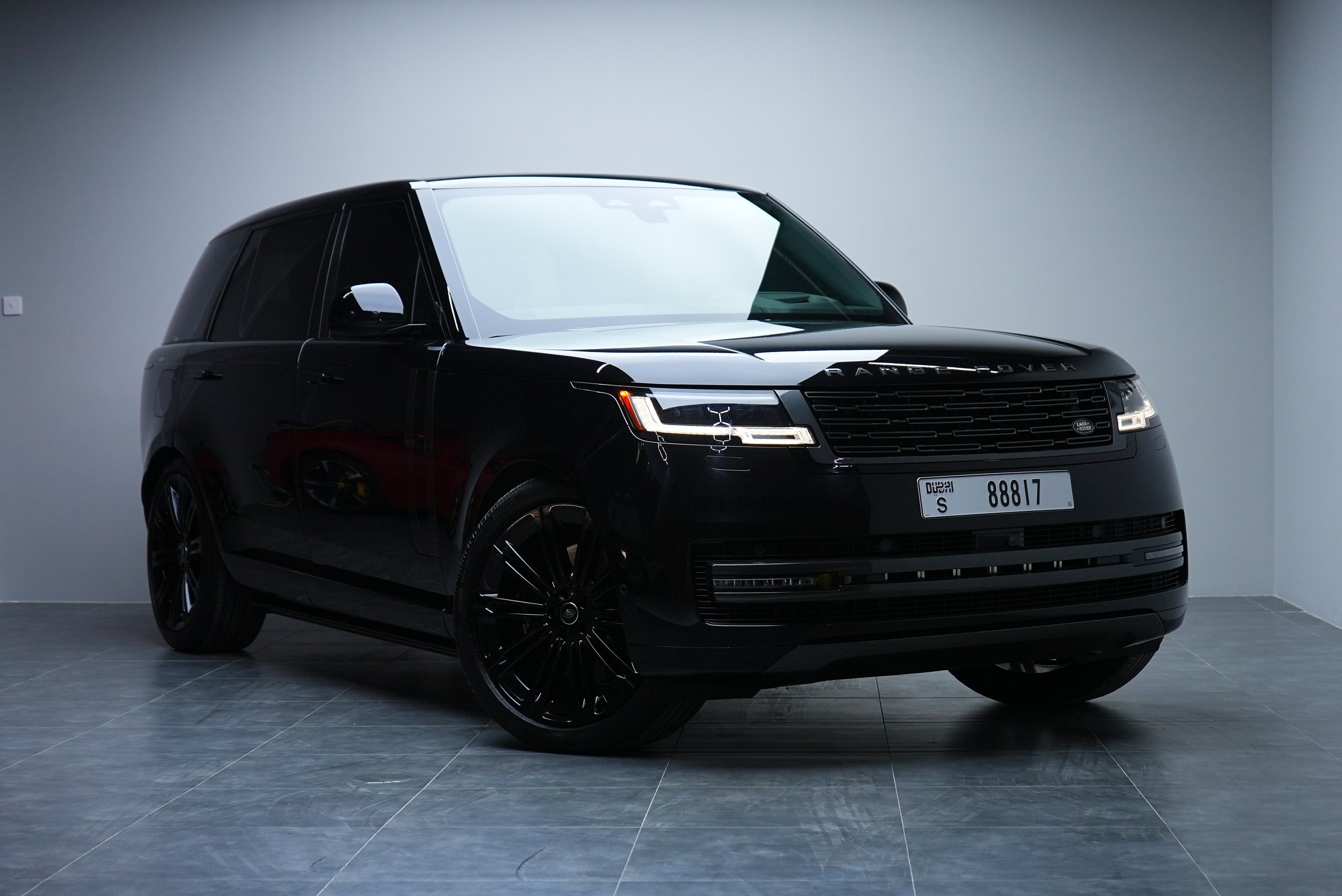 Аренда Range Rover Vogue 2025 Long в Дубае — фото 1