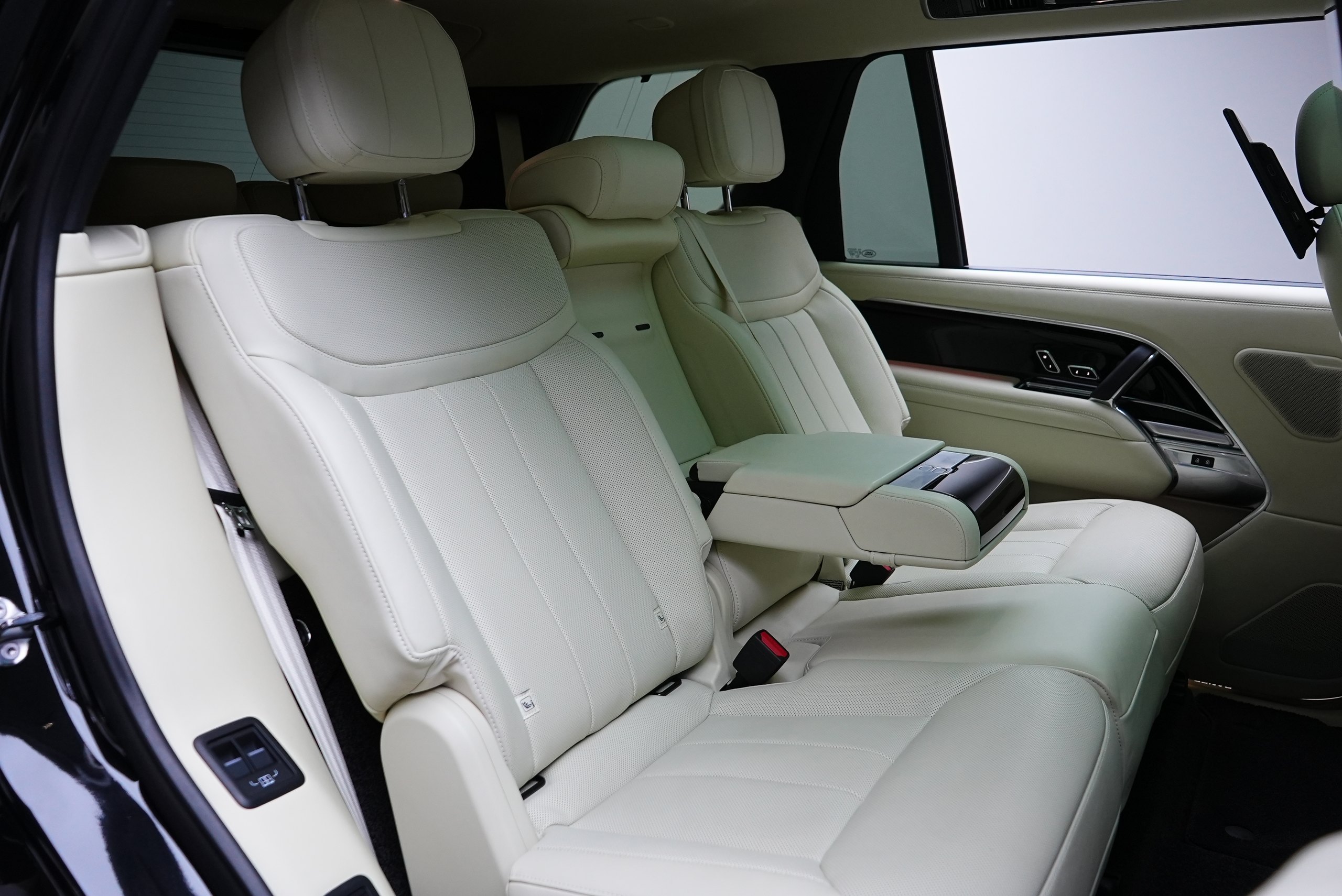 Аренда Range Rover Vogue 2025 Long в Дубае — фото 8