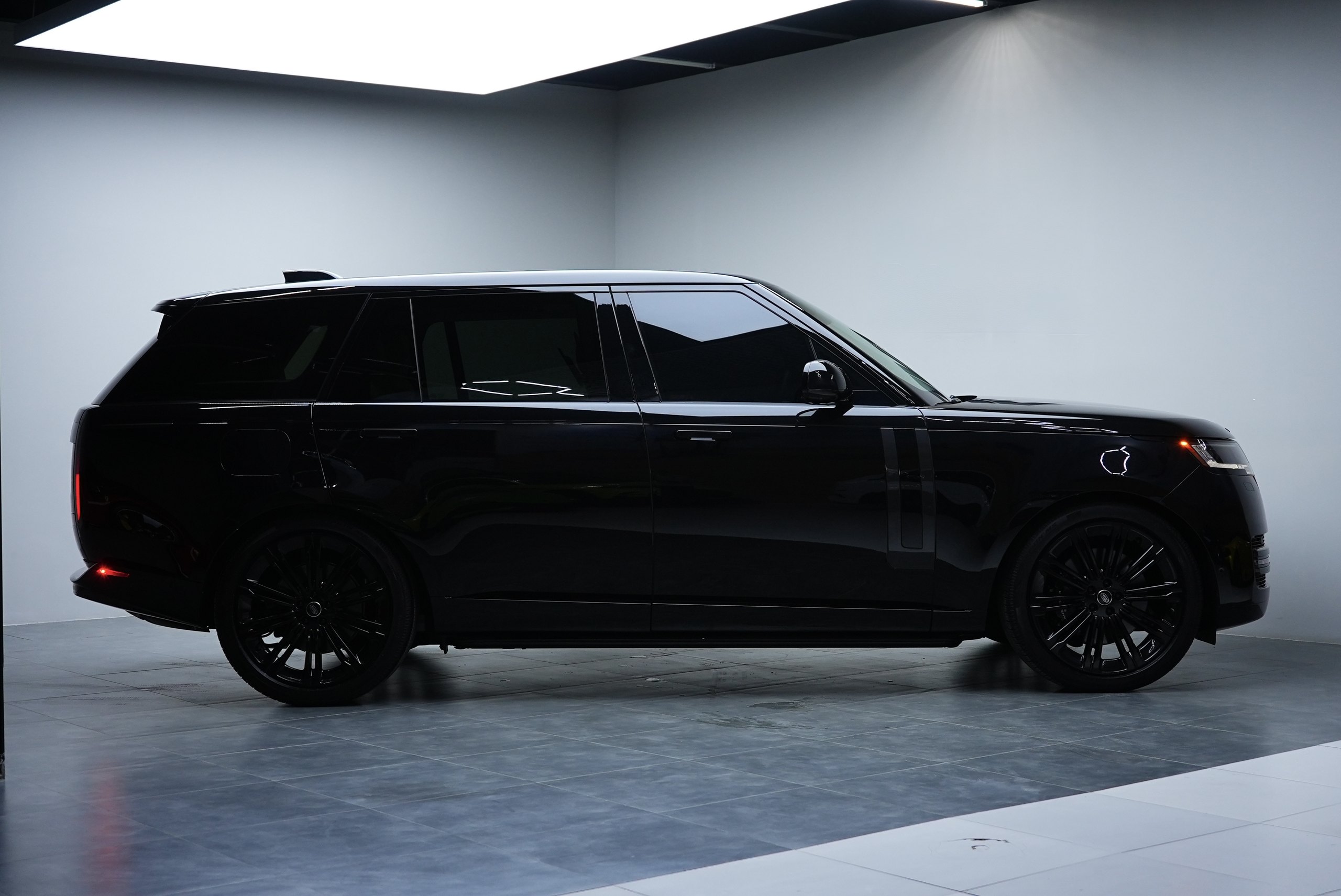 Аренда Range Rover Vogue 2025 Long в Дубае — фото 3