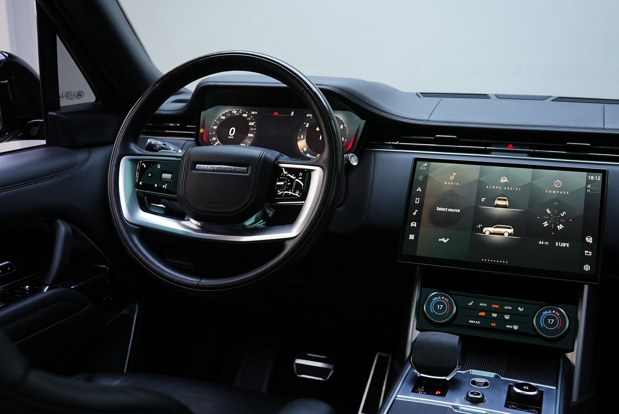 Аренда Range Rover HSE Vogue 1st Edition в Дубае — фото 6