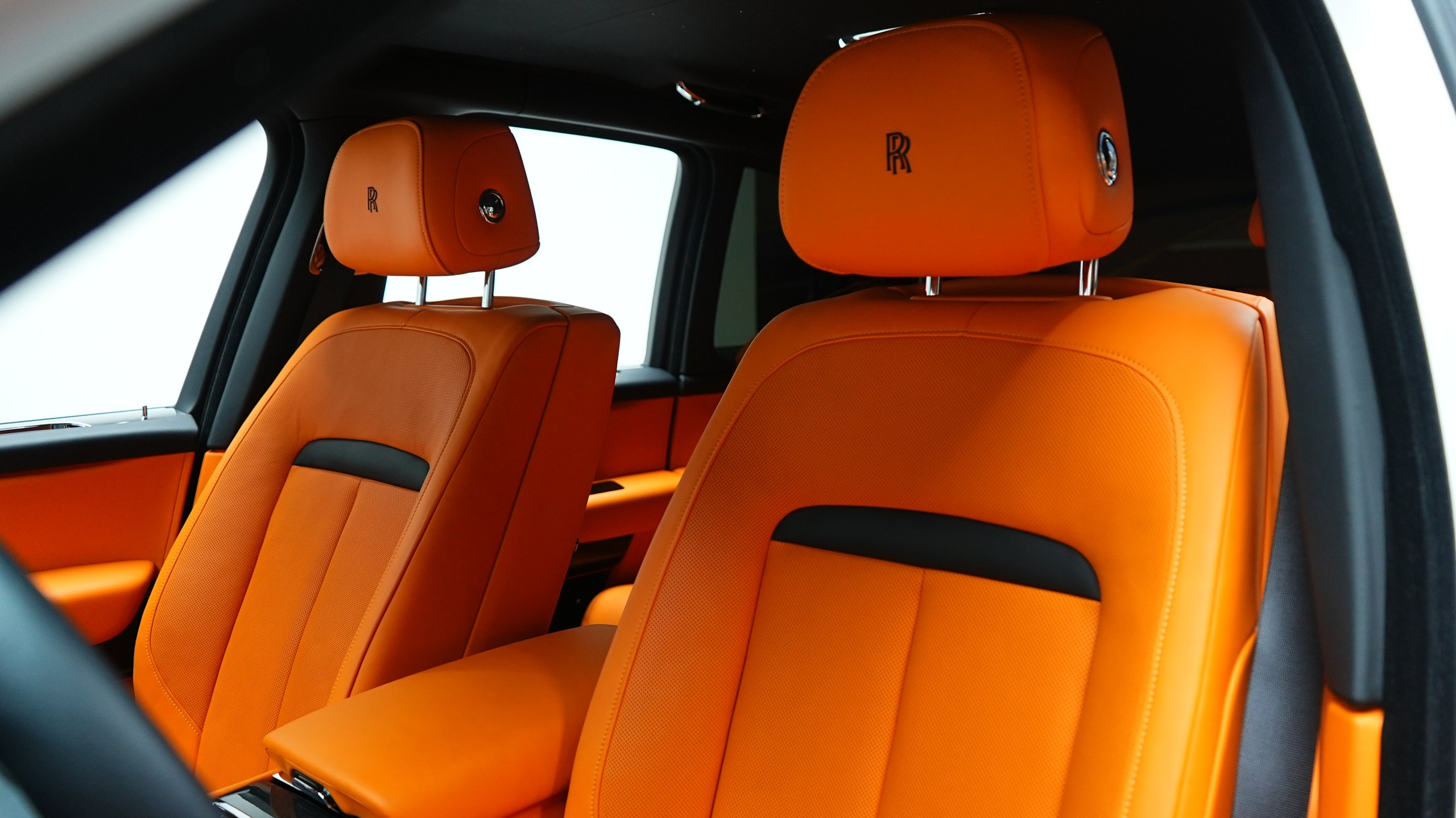 Аренда Rolls-Royce Cullinan 2025 Facelift в Дубае — фото 7