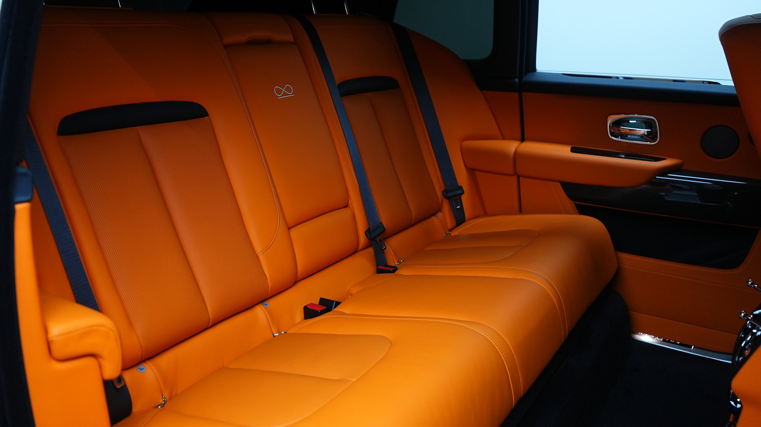 Аренда Rolls-Royce Cullinan 2025 Facelift в Дубае — фото 8