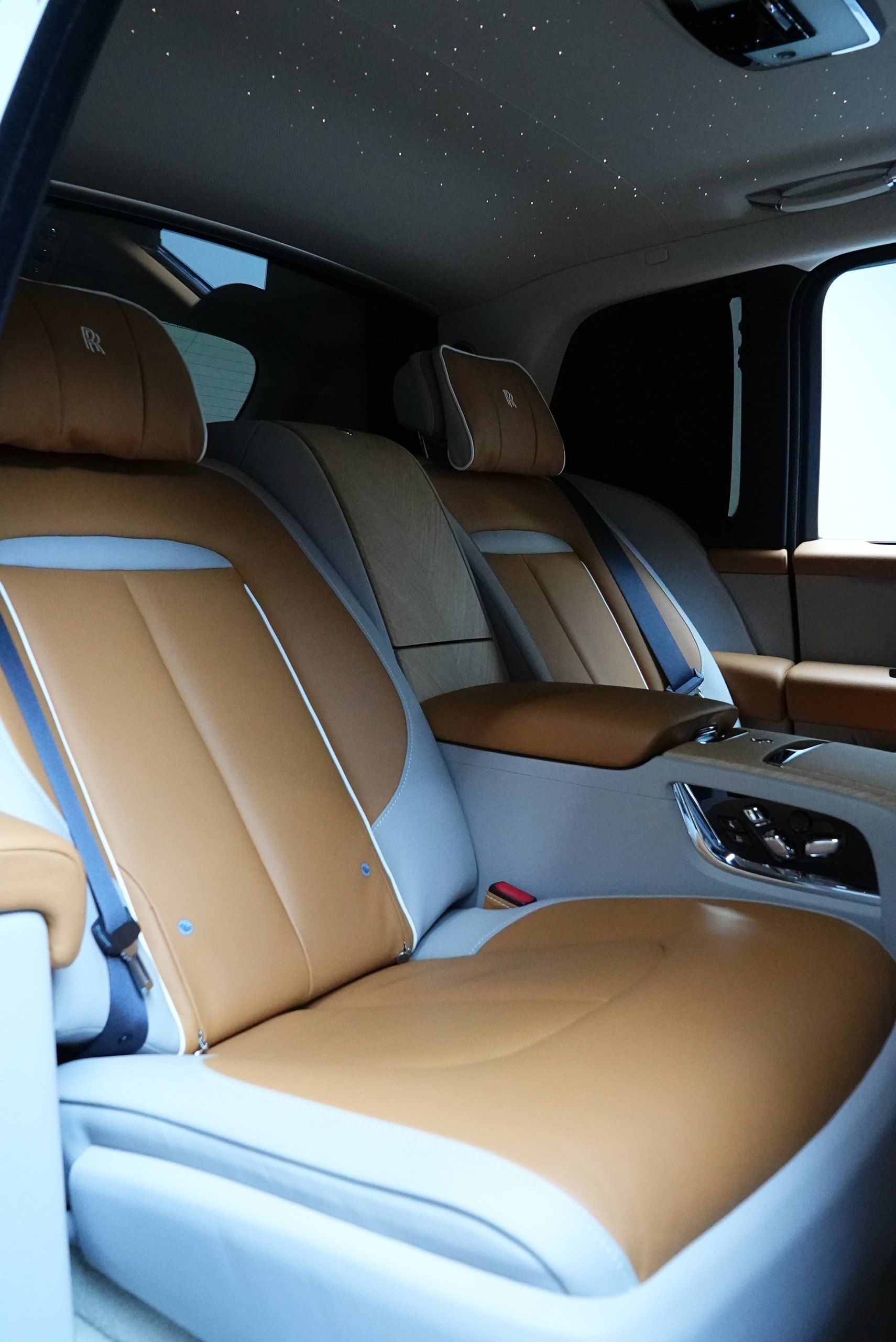Аренда Rolls-Royce Cullinan 2025 в Дубае — фото 8