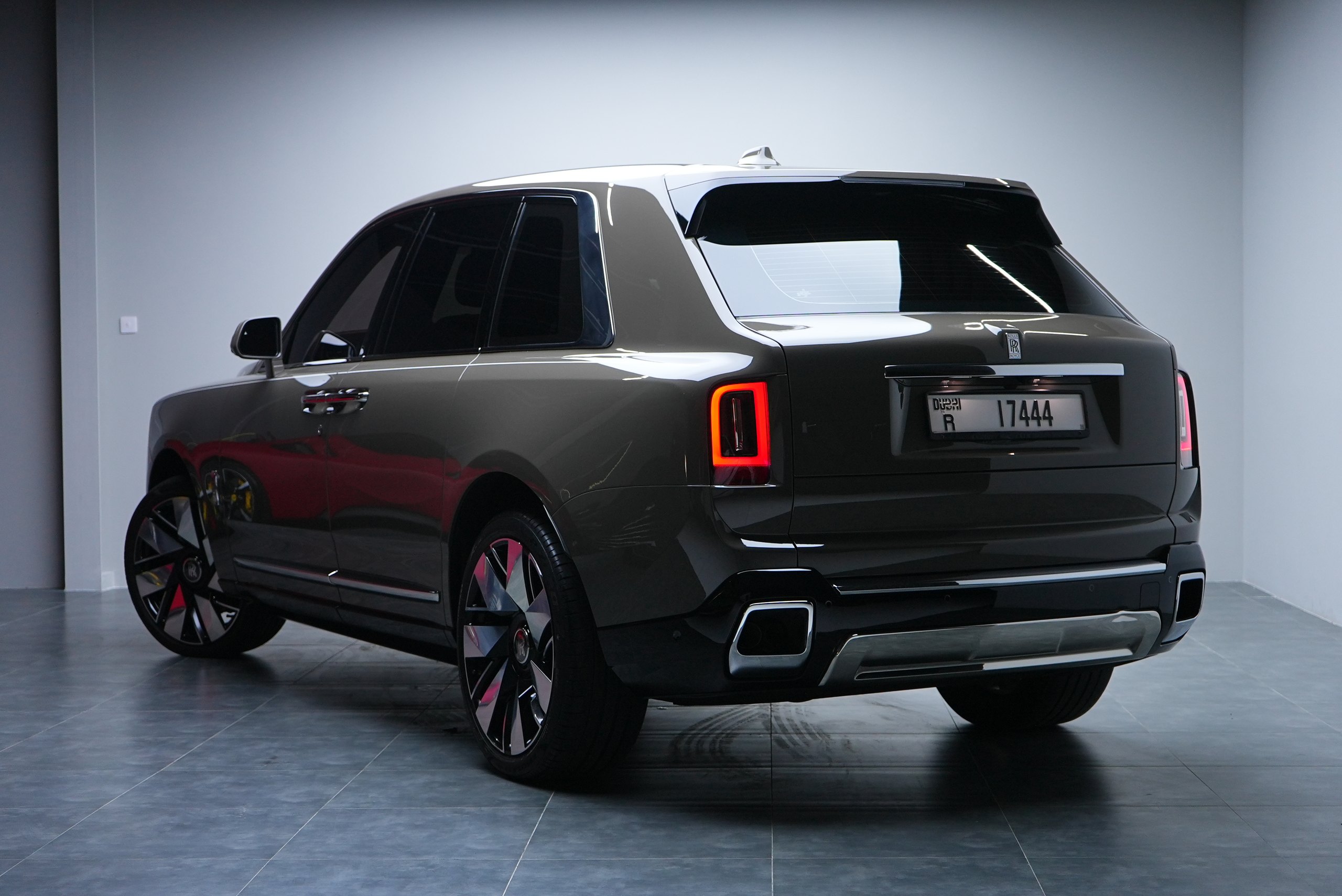 Аренда Rolls-Royce Cullinan 2025 в Дубае — фото 2