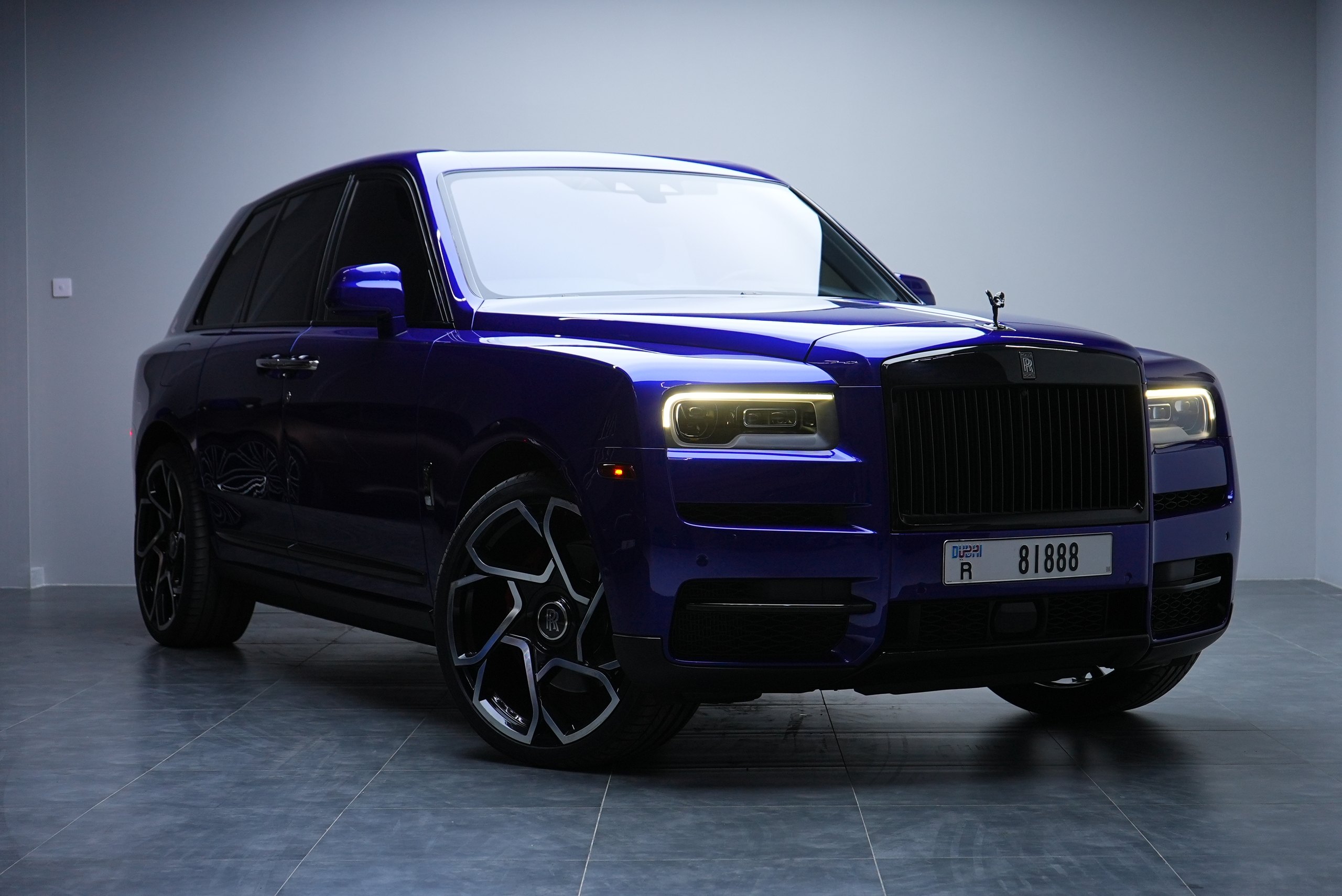 Аренда Rolls-Royce Cullinan Black Badge в Дубае