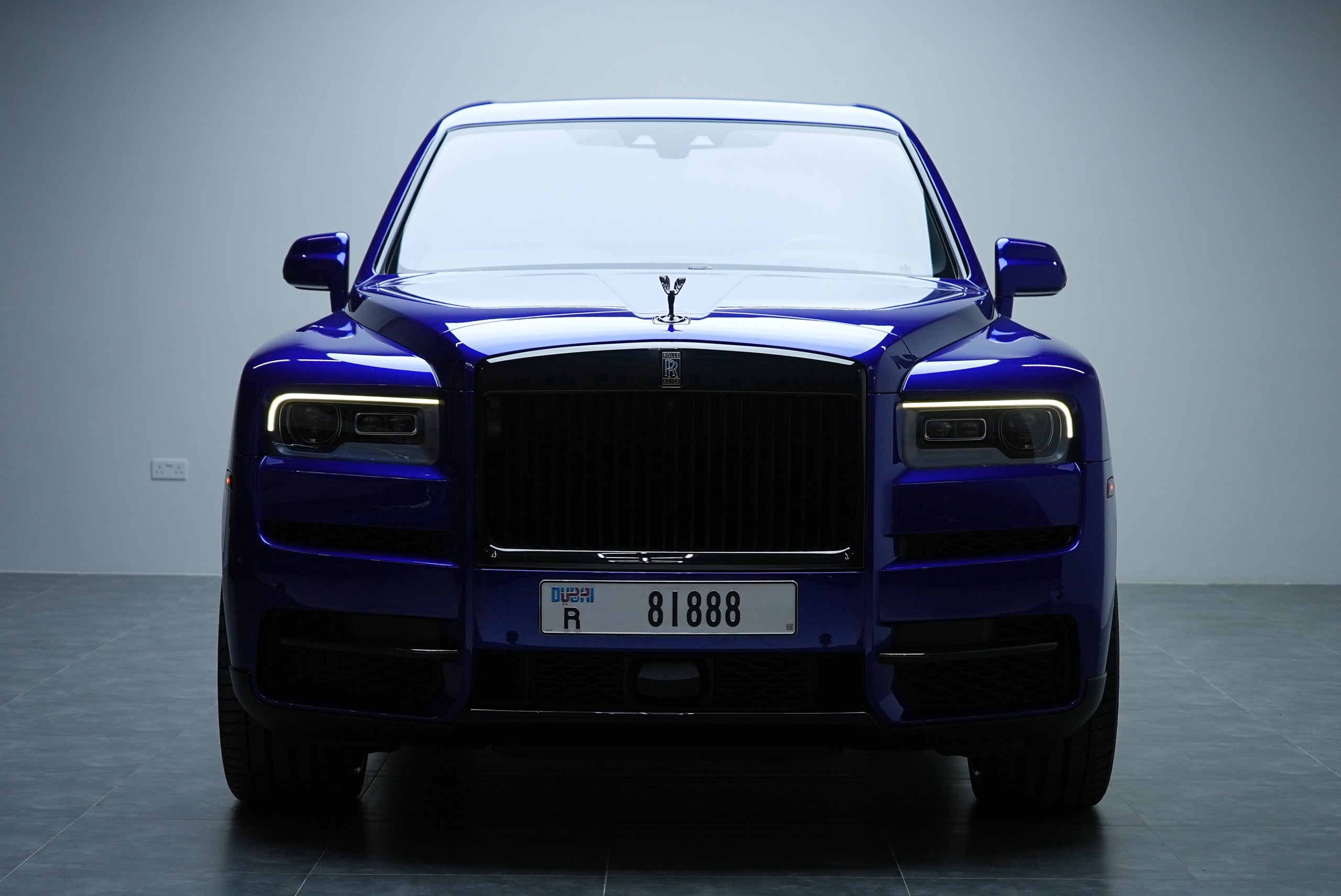 Аренда Rolls-Royce Cullinan Black Badge в Дубае — фото 4