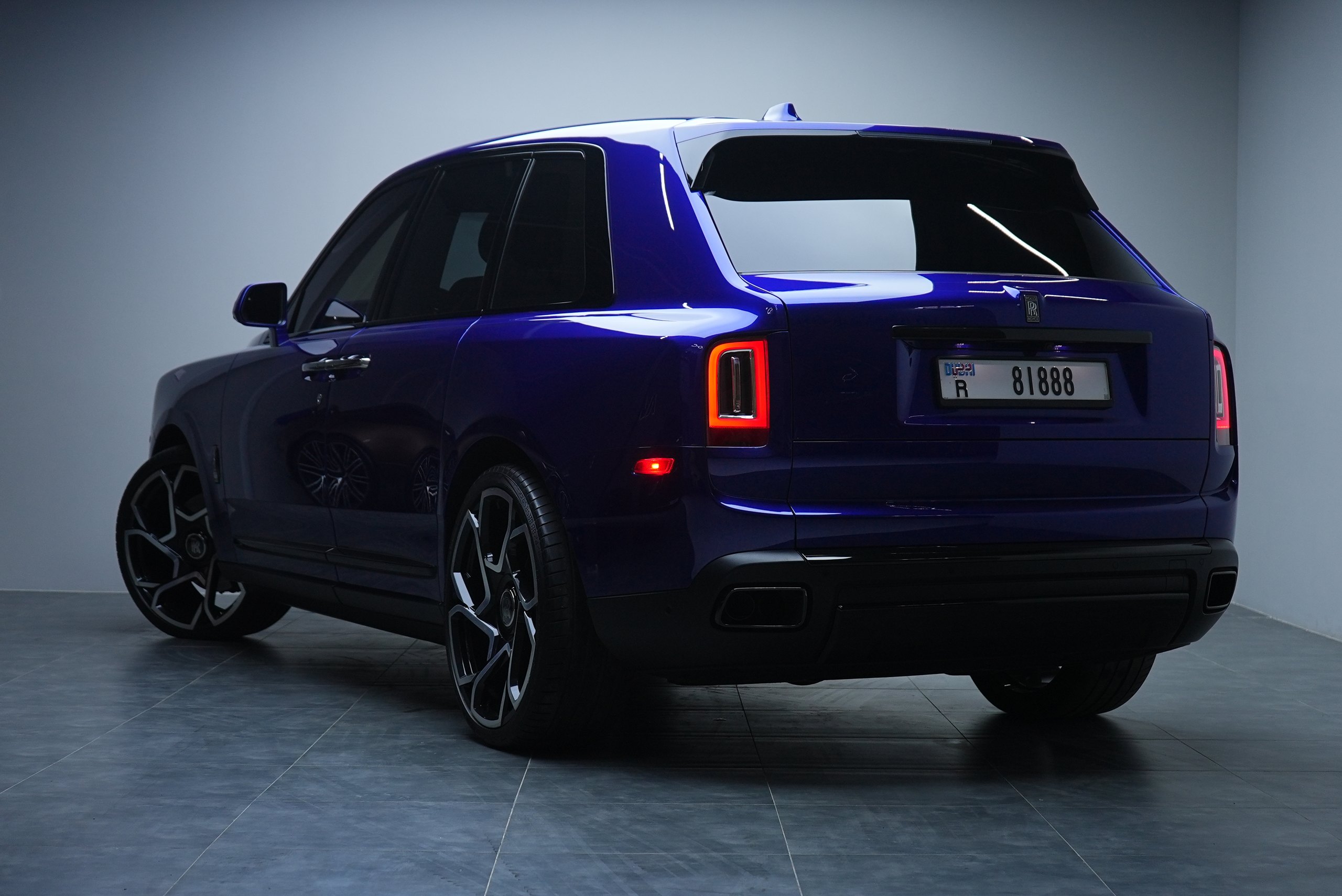 Аренда Rolls-Royce Cullinan Black Badge в Дубае — фото 2