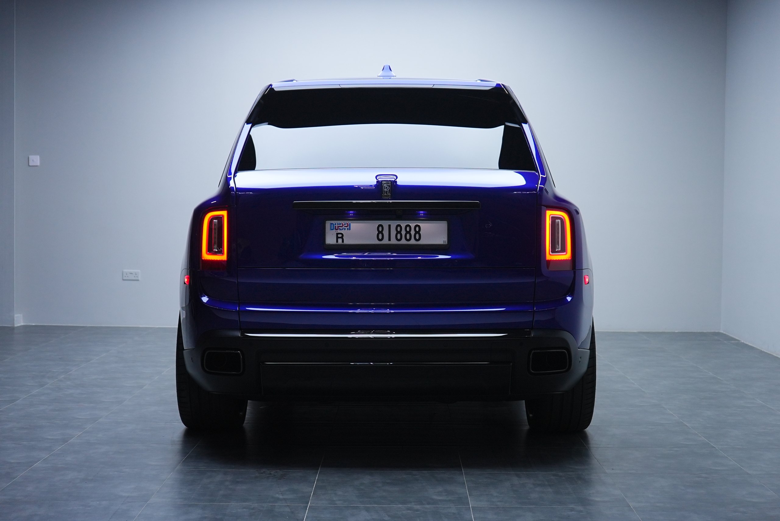 Аренда Rolls-Royce Cullinan Black Badge в Дубае — фото 5