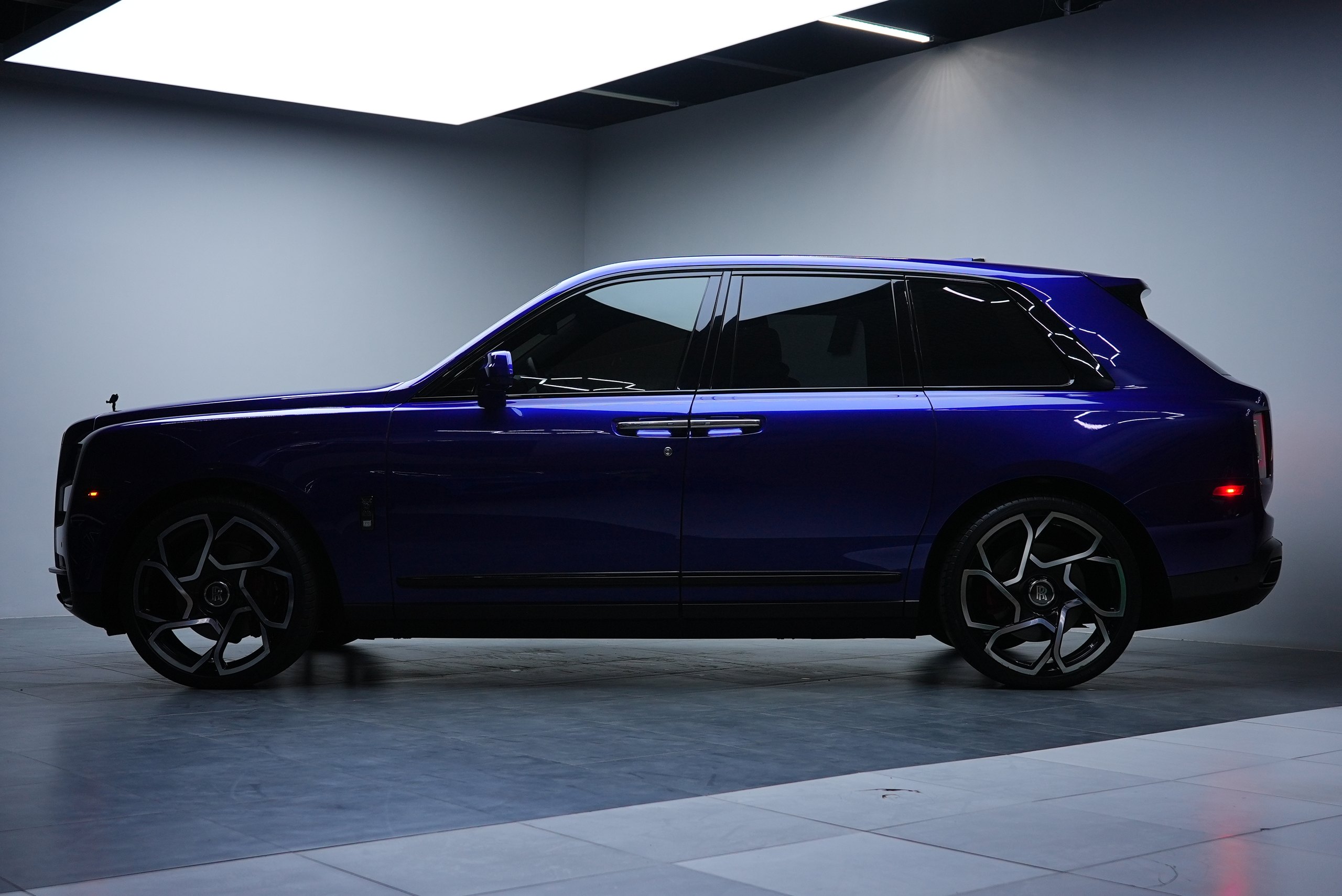 Аренда Rolls-Royce Cullinan Black Badge в Дубае — фото 3