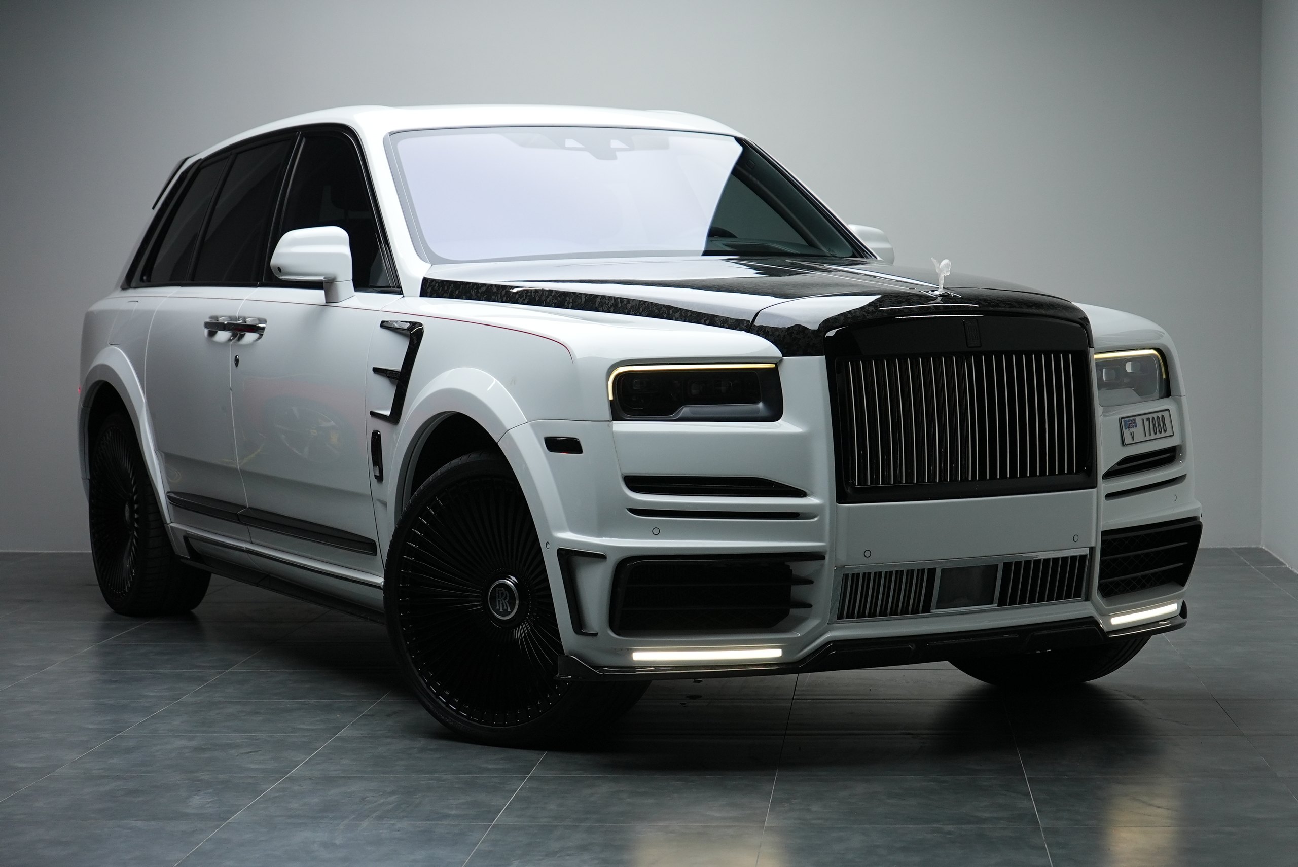 Аренда Rolls-Royce Cullinan Mansory в Дубае — фото 1