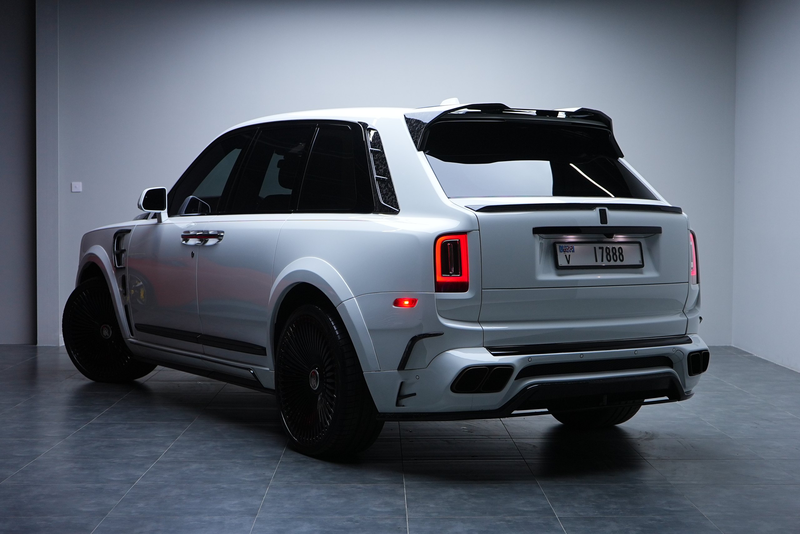 Аренда Rolls-Royce Cullinan Mansory в Дубае — фото 2