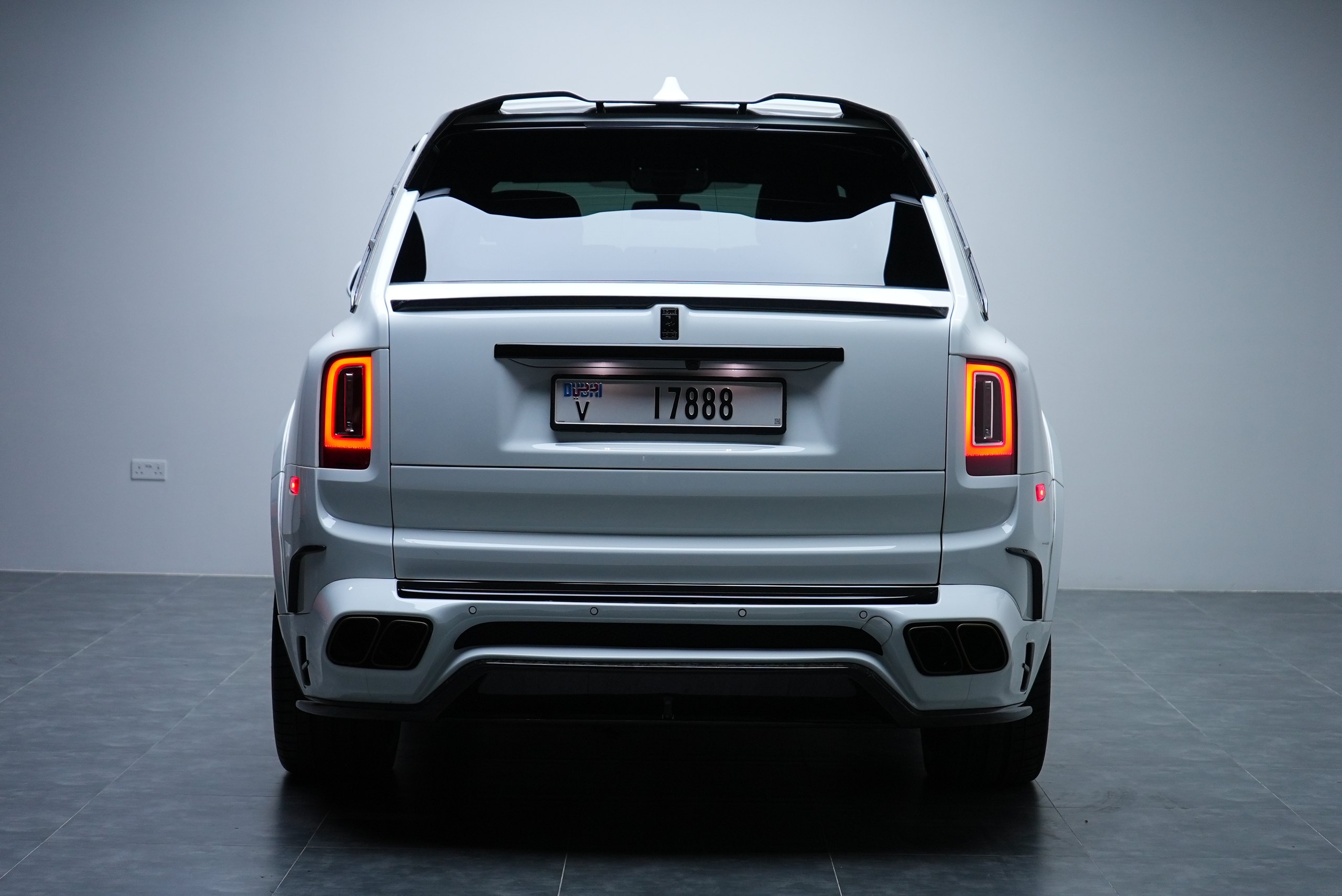 Аренда Rolls-Royce Cullinan Mansory в Дубае — фото 5
