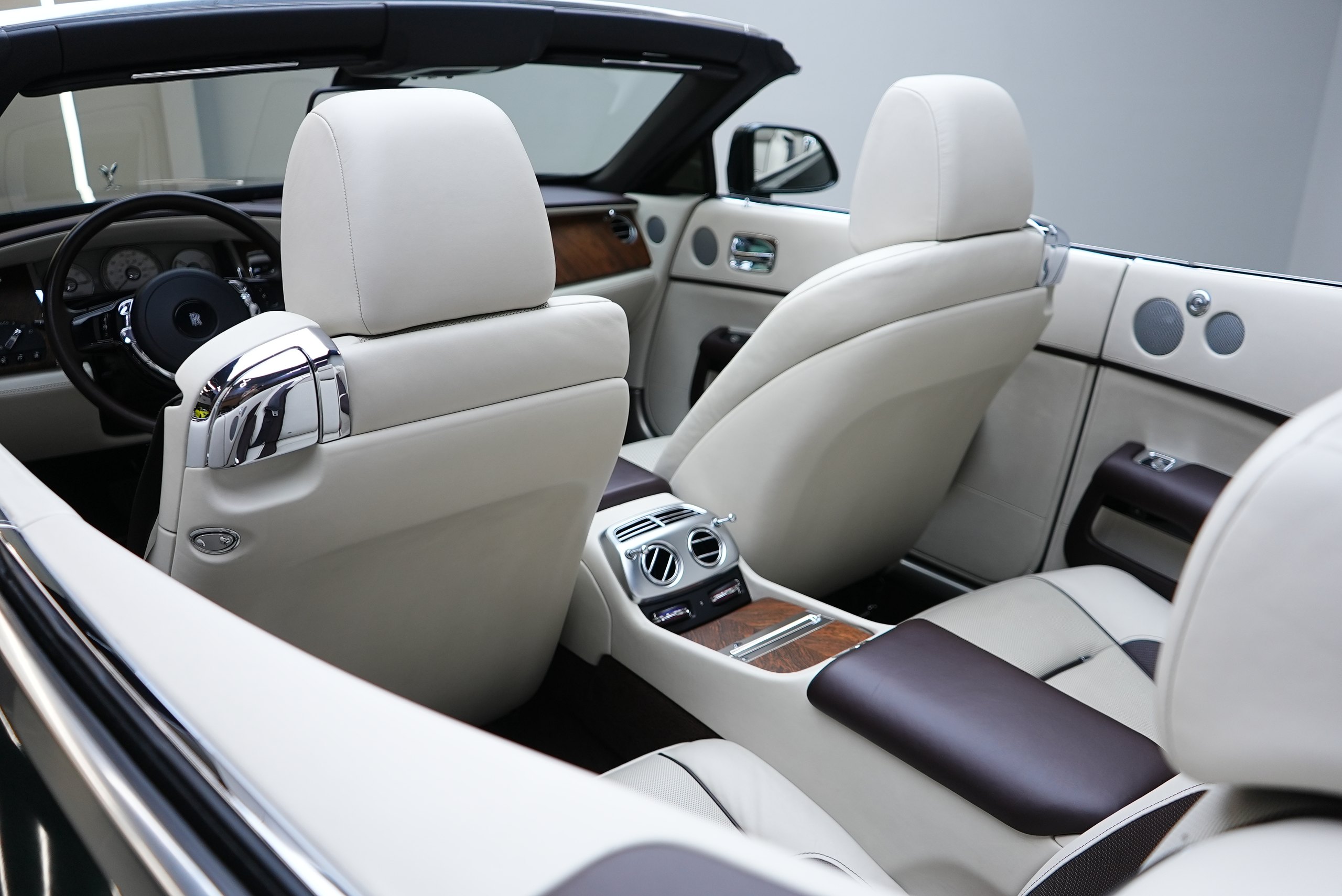 Аренда Rolls-Royce Dawn в Дубае — фото 7