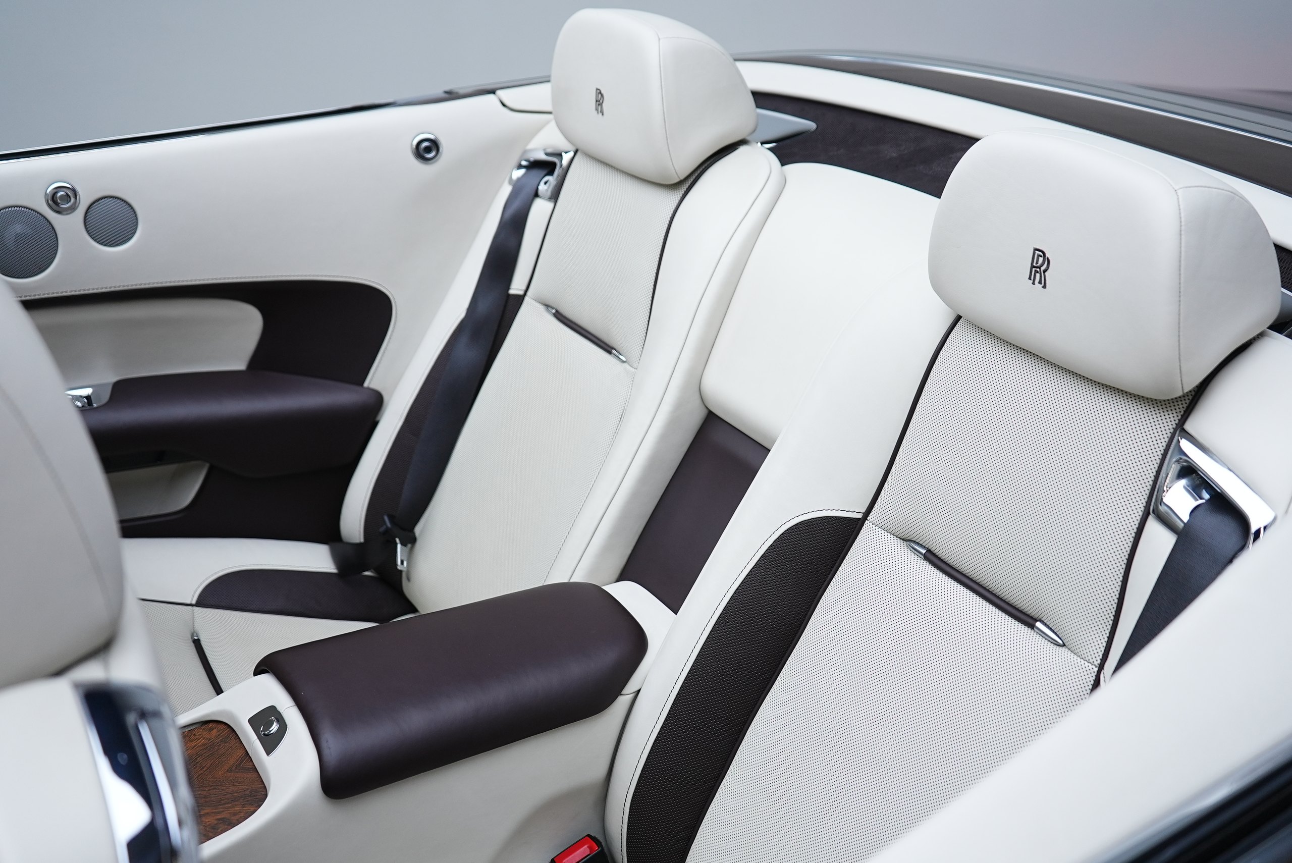 Аренда Rolls-Royce Dawn в Дубае — фото 8